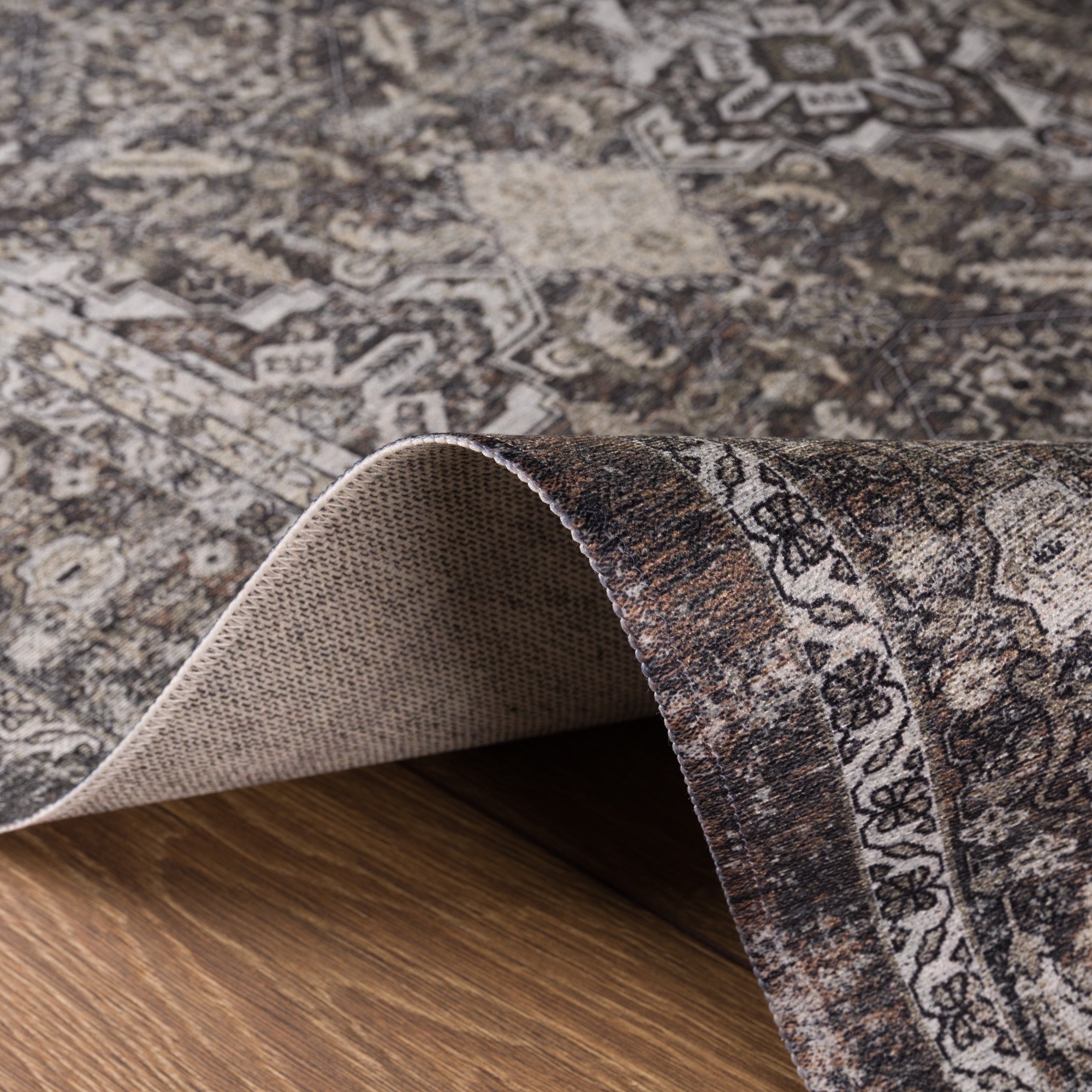 Sera Ornamental Traditional Rug