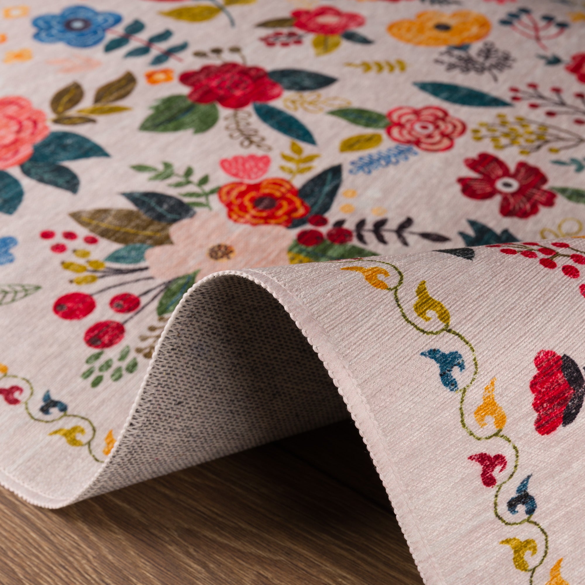 Lera Vintage Floral Pattern Rug