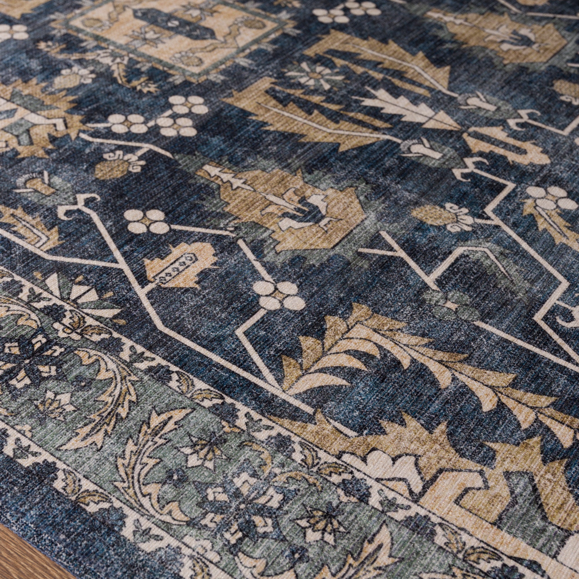 Zoe Distressed Ornamental Rug