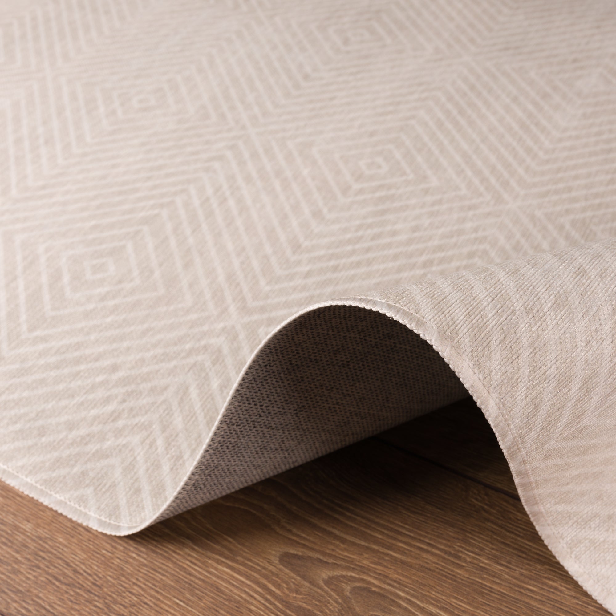 Blaze Geometric Diamond Rug