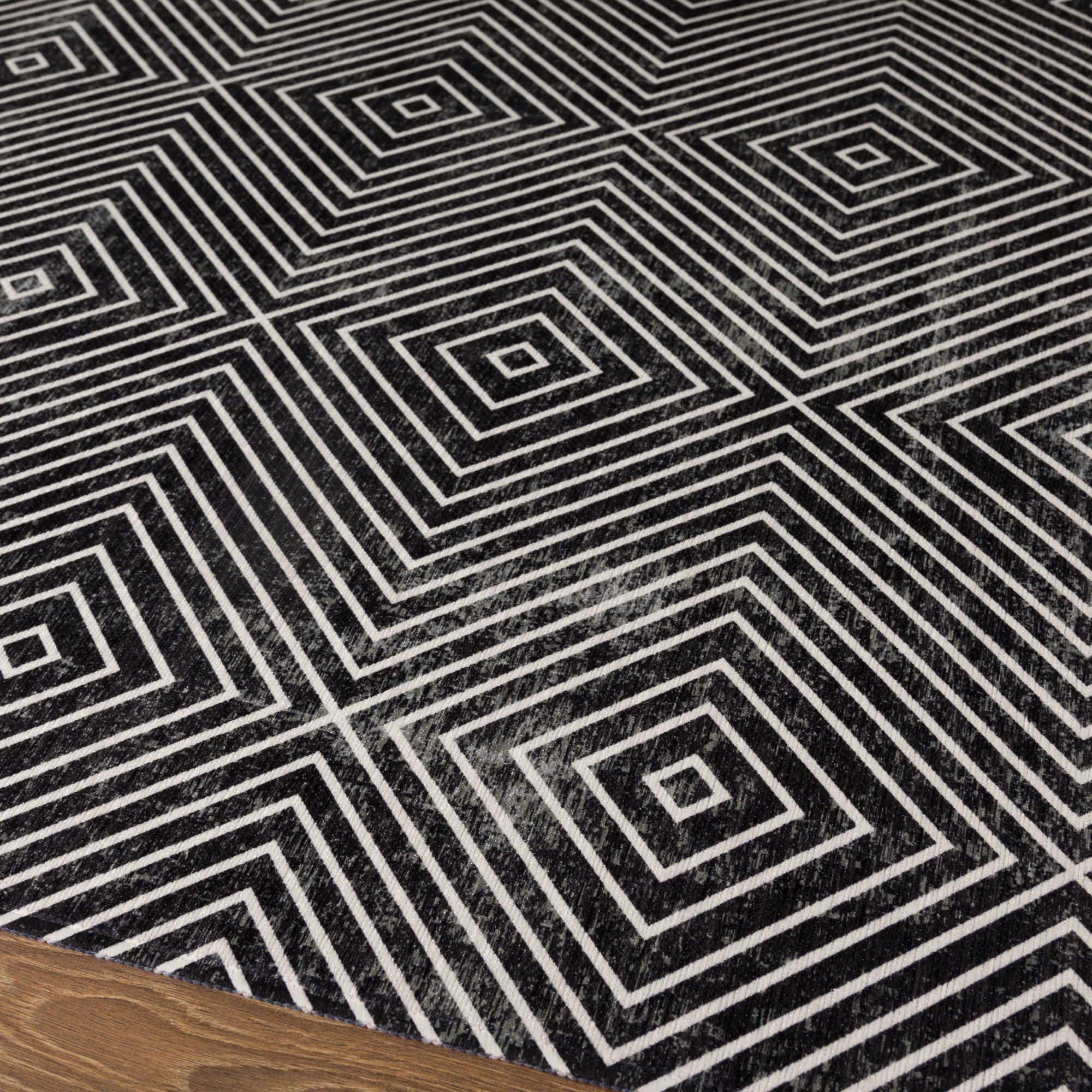 Blaze Geometric Diamond Rug
