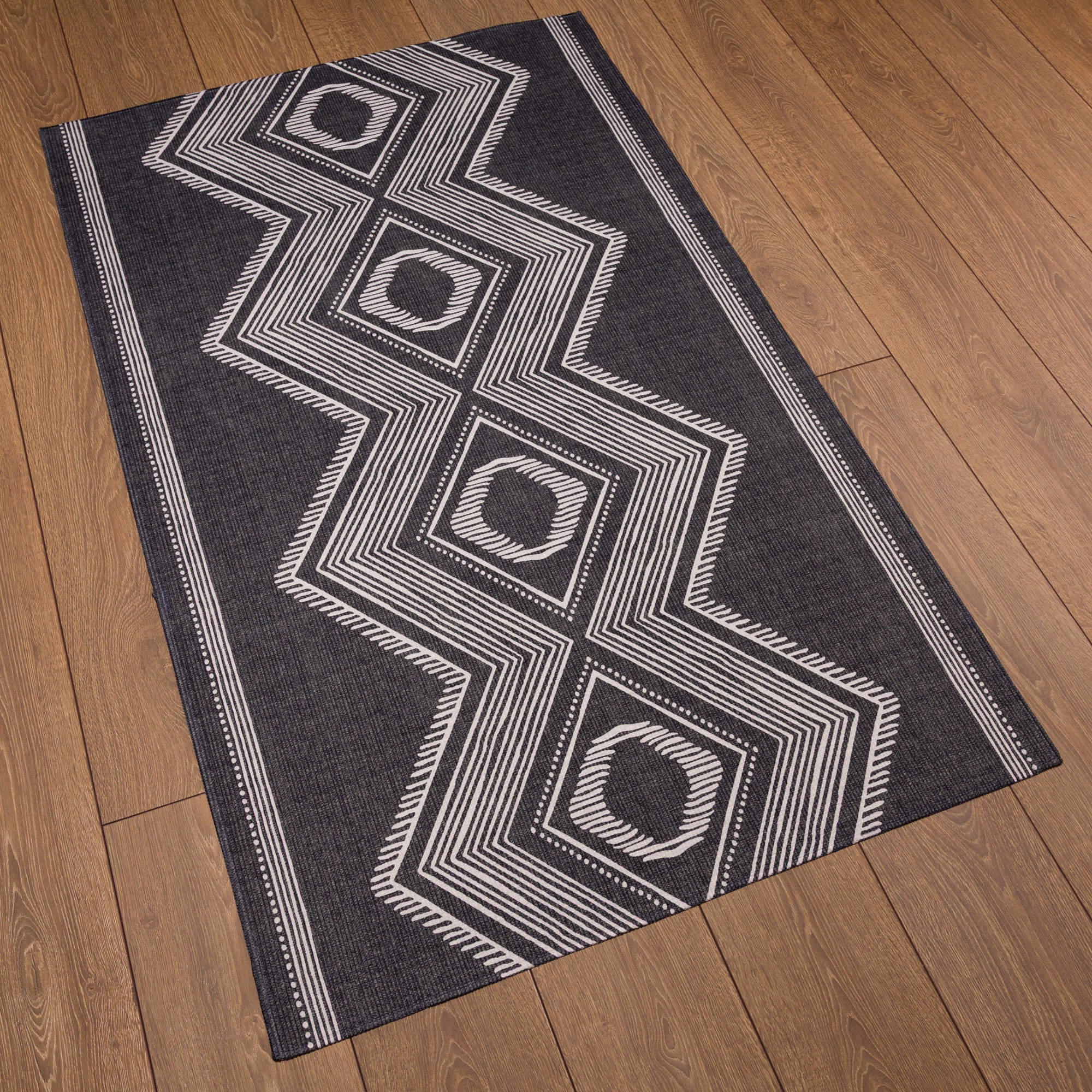 Ollie Geometric Diamond Rug