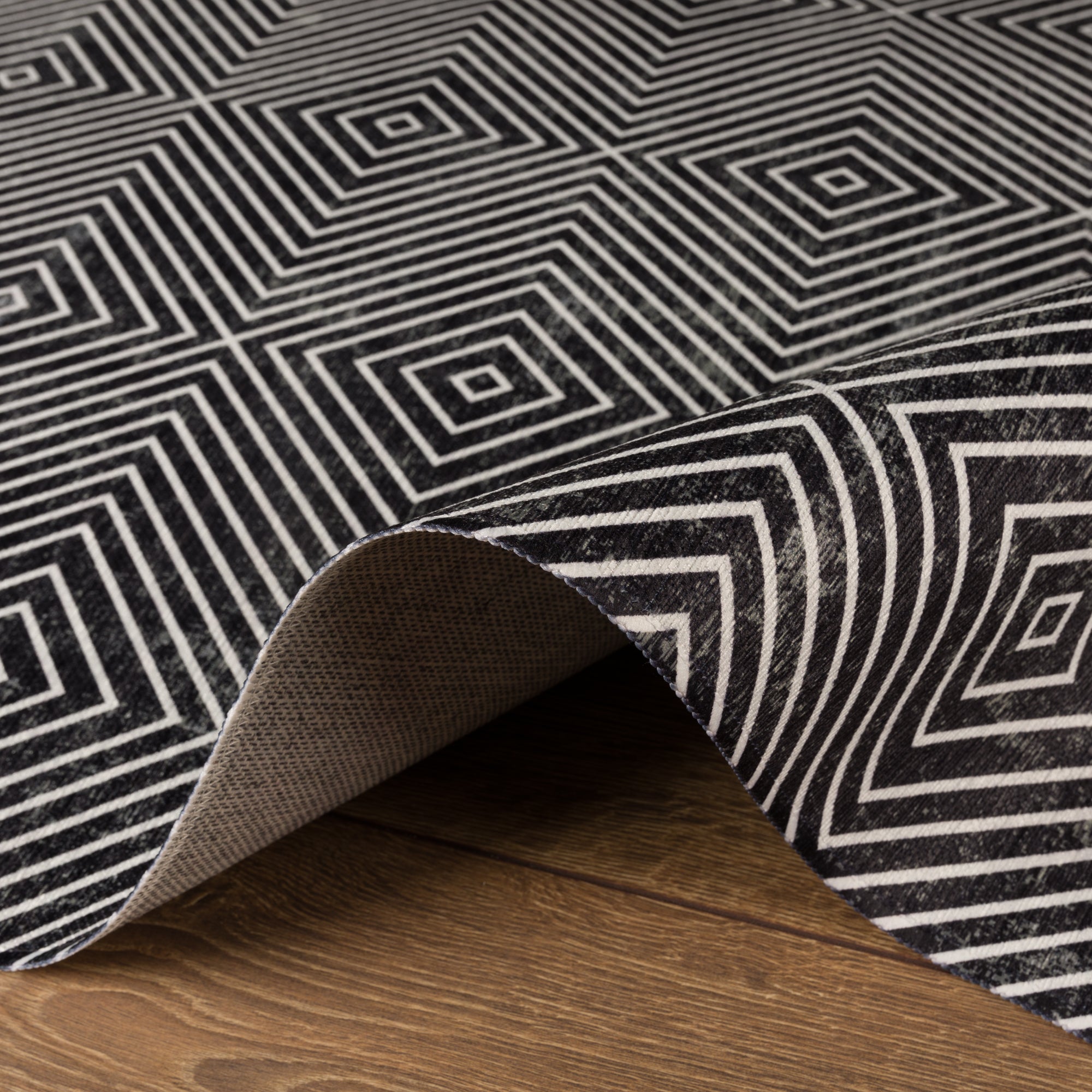 Blaze Geometric Diamond Rug