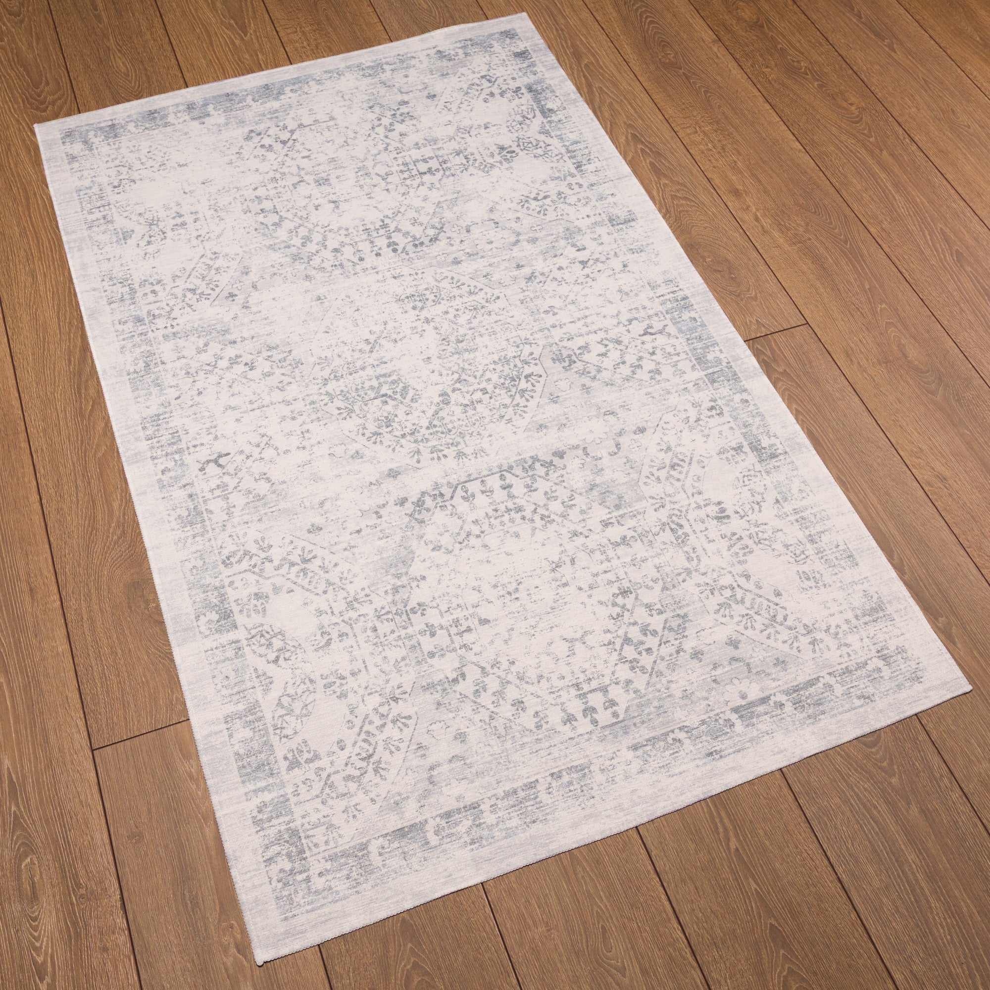 Bella Distressed Ornamental Rug