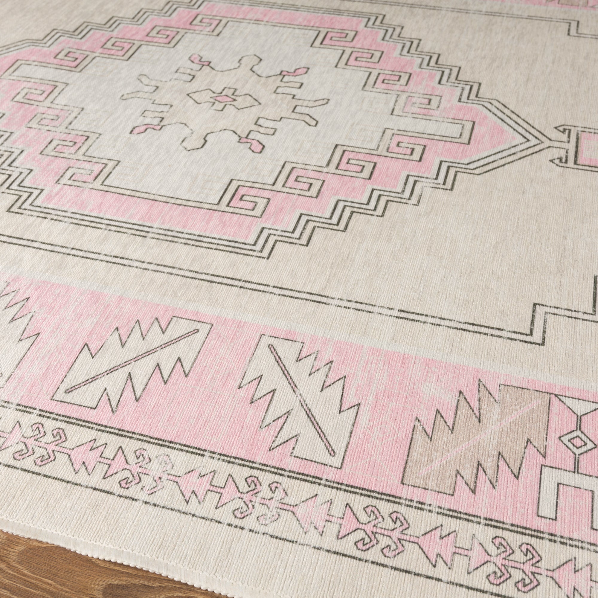 Casia Persian Geometric Accent Rug