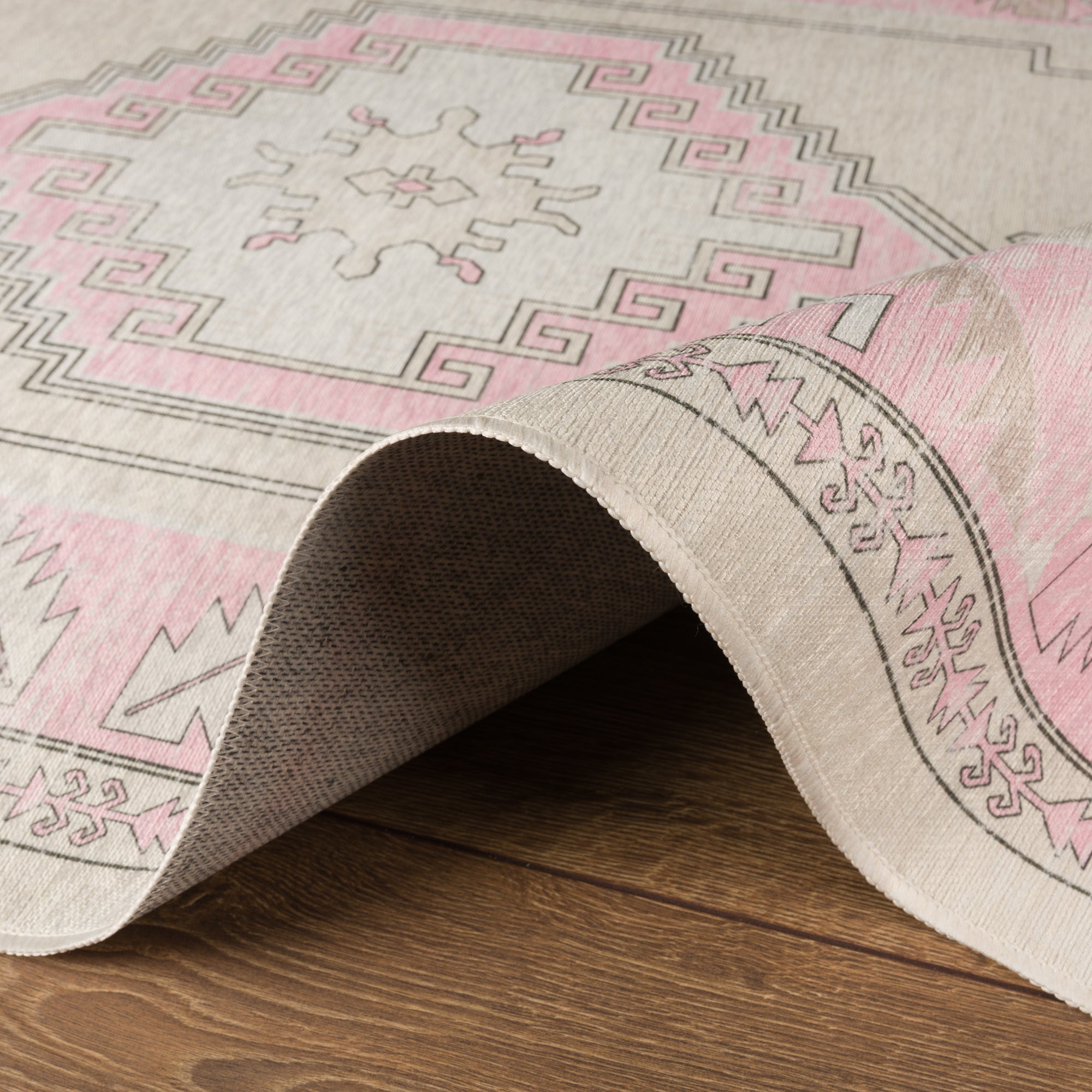 Casia Persian Geometric Accent Rug