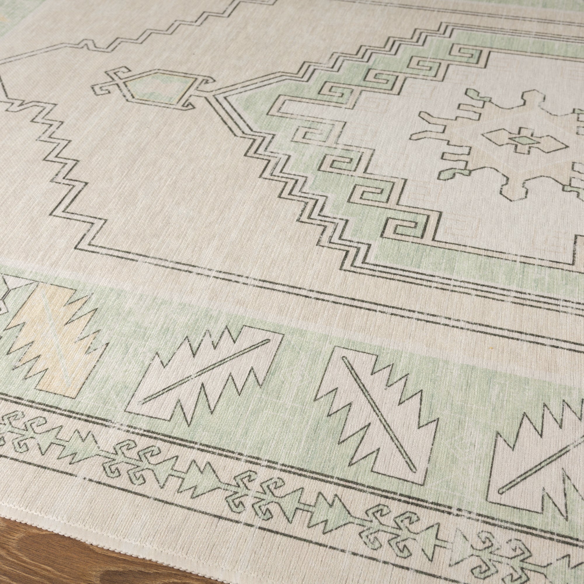 Casia Persian Geometric Accent Rug