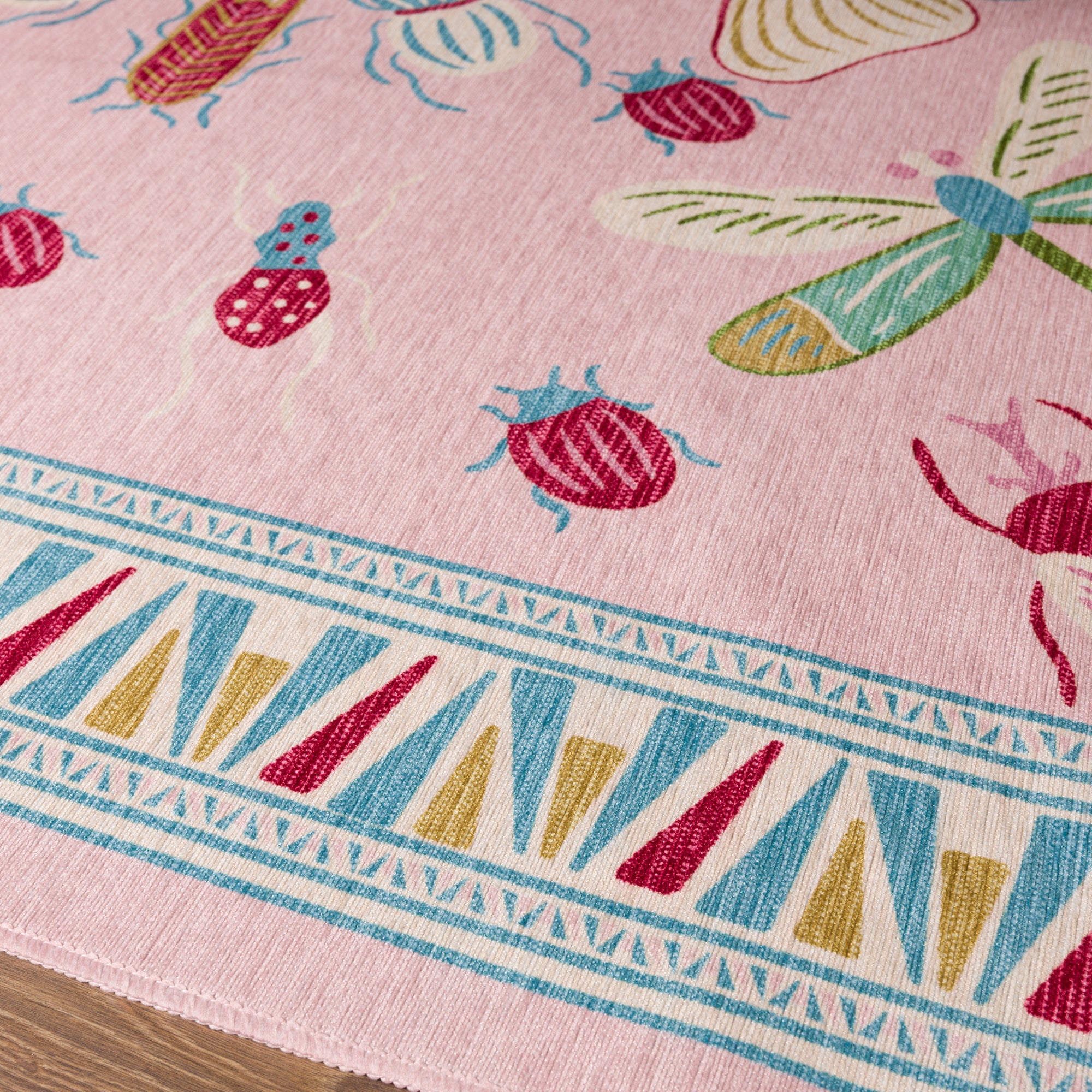 Thalia Eklektiškas Vabzdžių Motyvo Kilimas