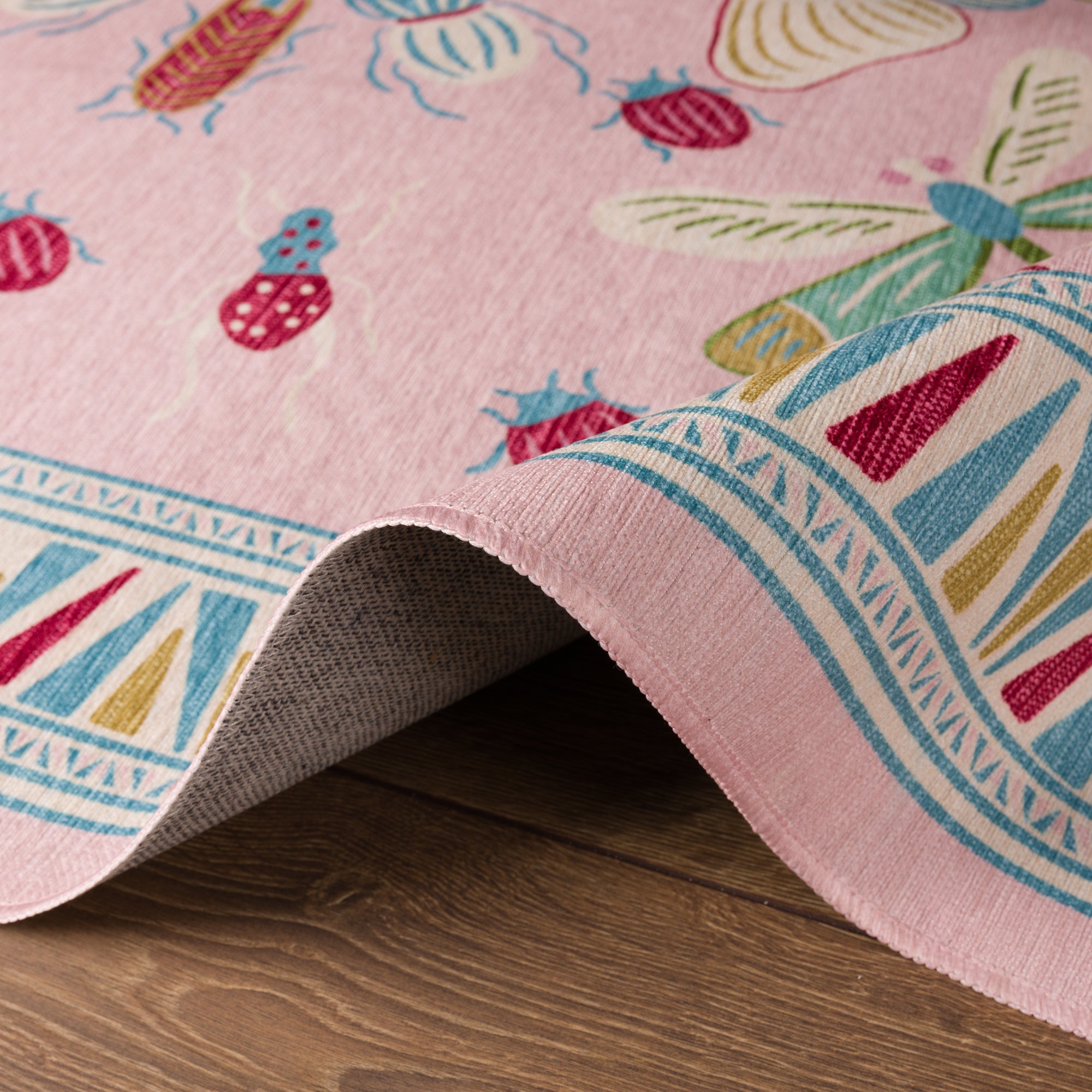 Thalia Eklektiškas Vabzdžių Motyvo Kilimas