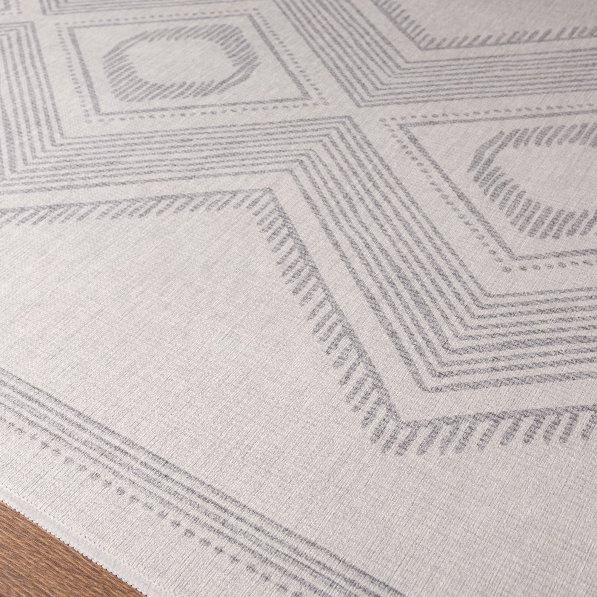 Ollie Geometric Diamond Rug