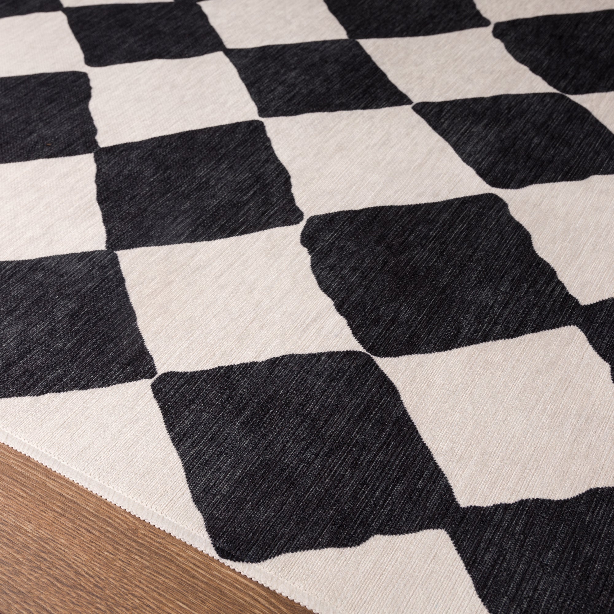 Vera Checkered Diamond Pattern Rug