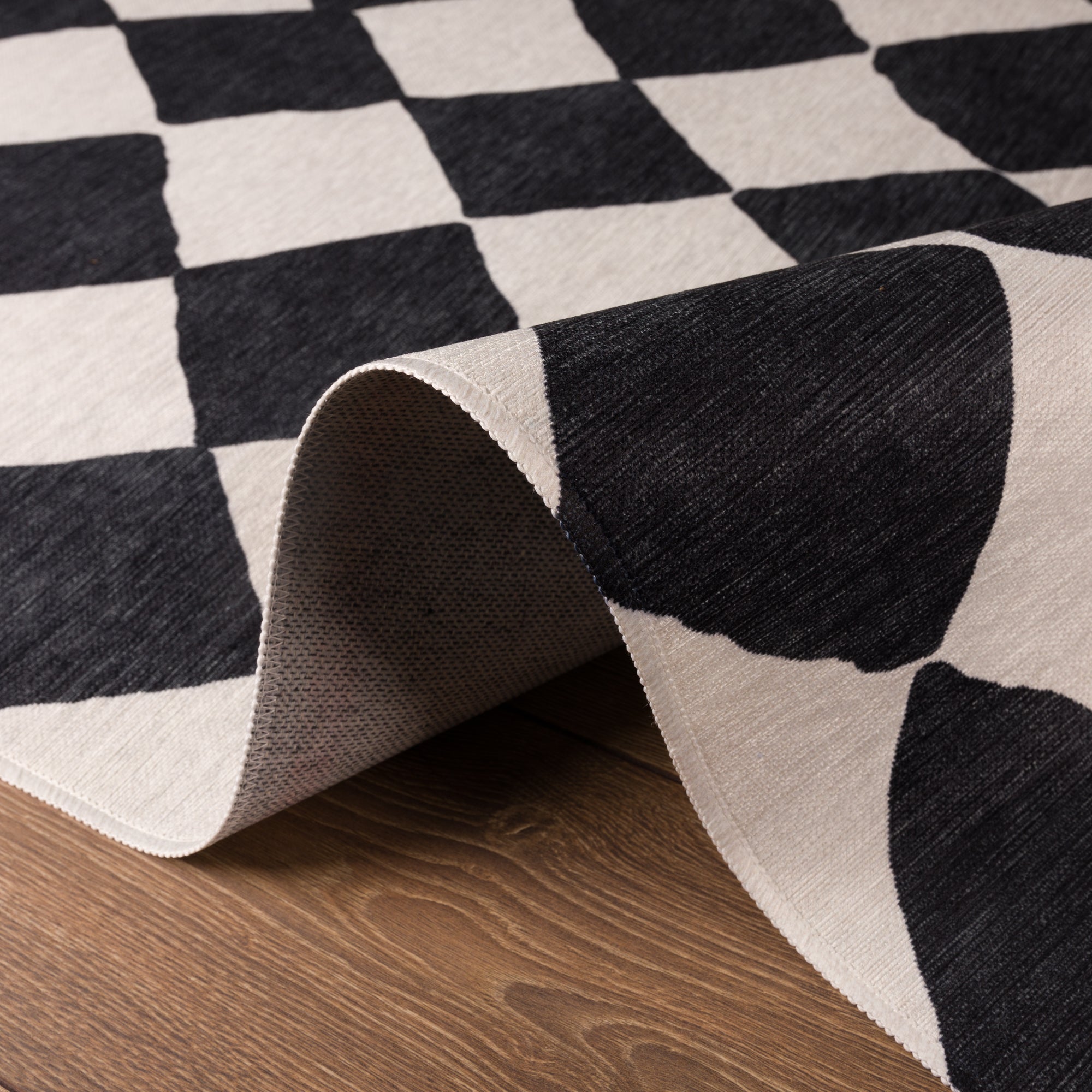 Vera Checkered Diamond Pattern Rug