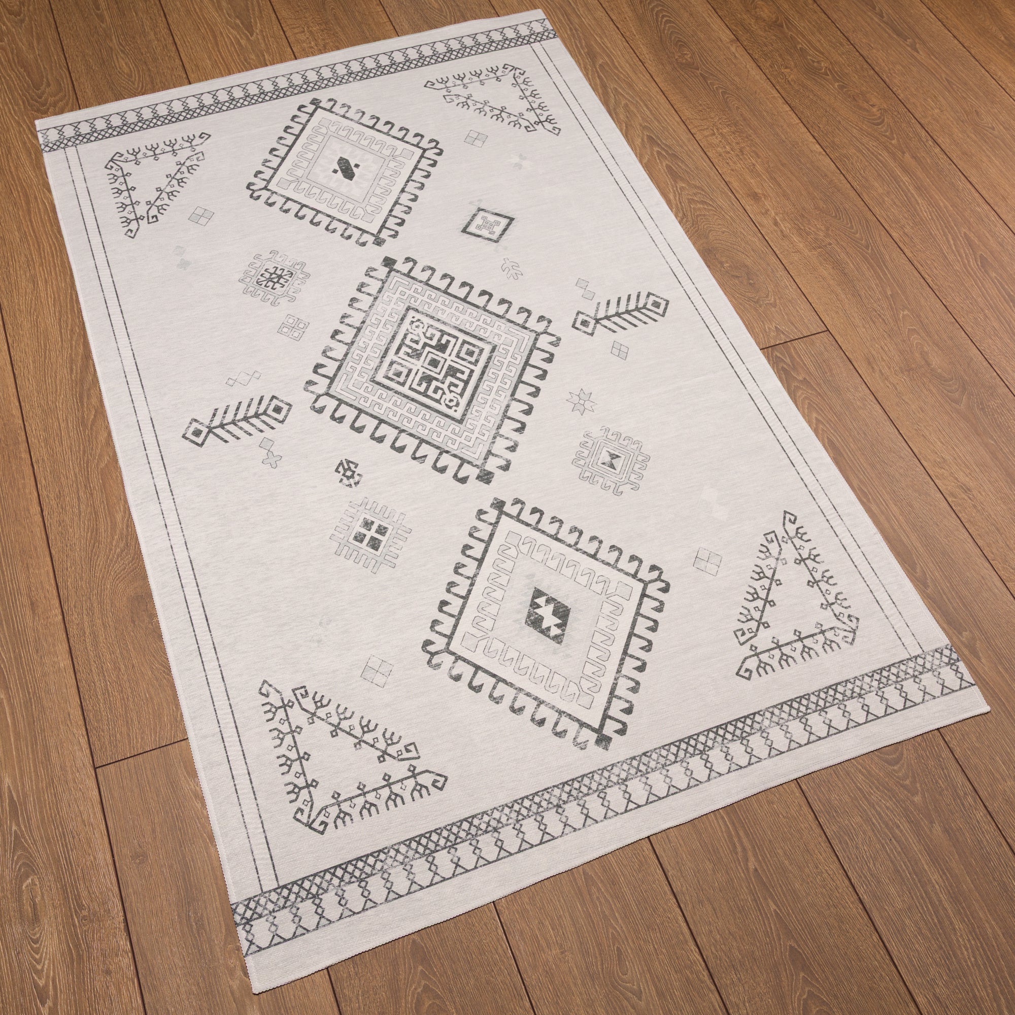 Mila Tribal Diamond Pattern Rug