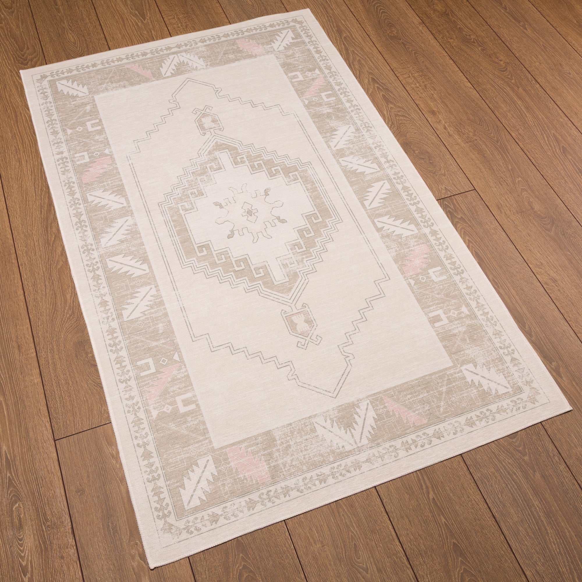 Casia Persian Geometric Accent Rug