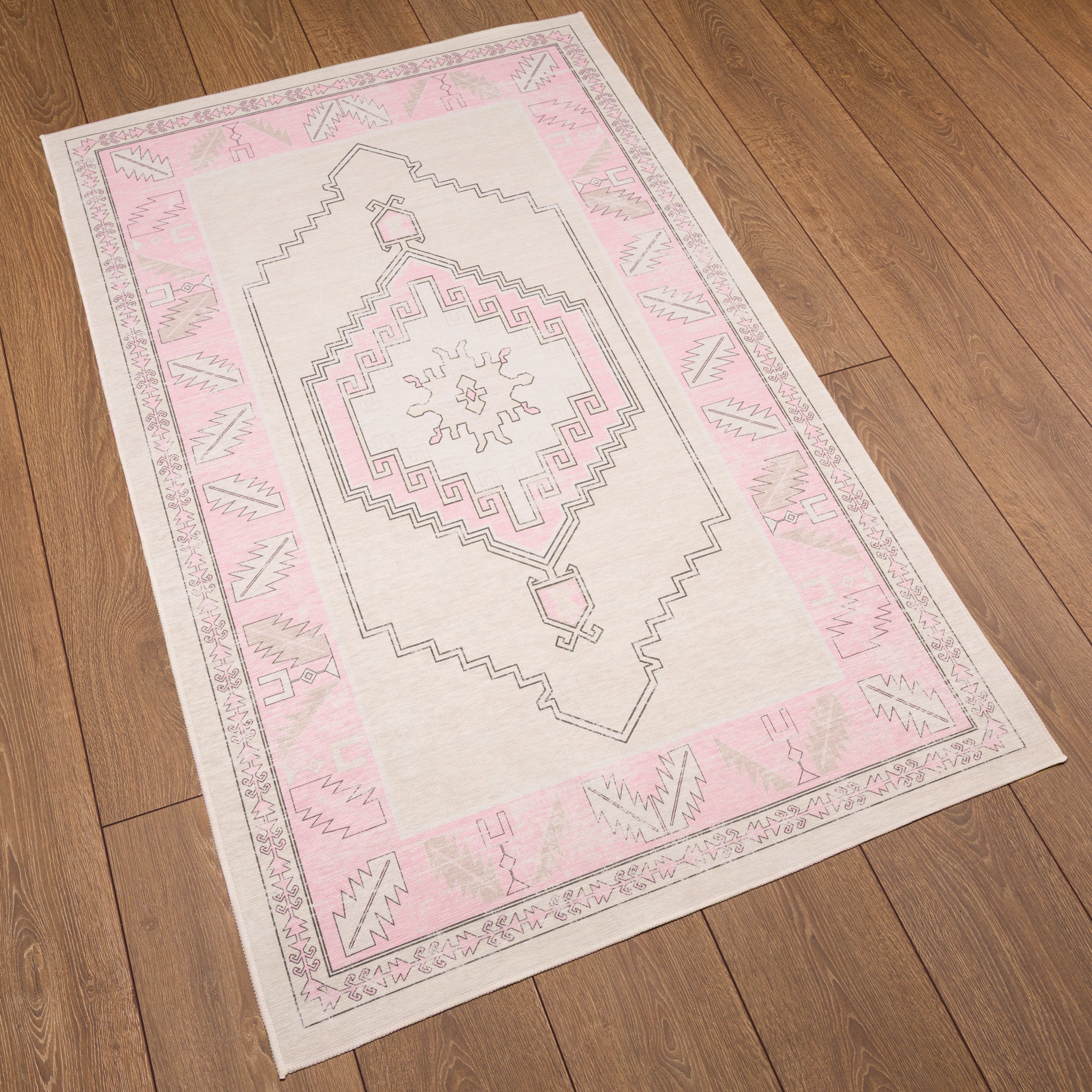 Casia Persian Geometric Accent Rug