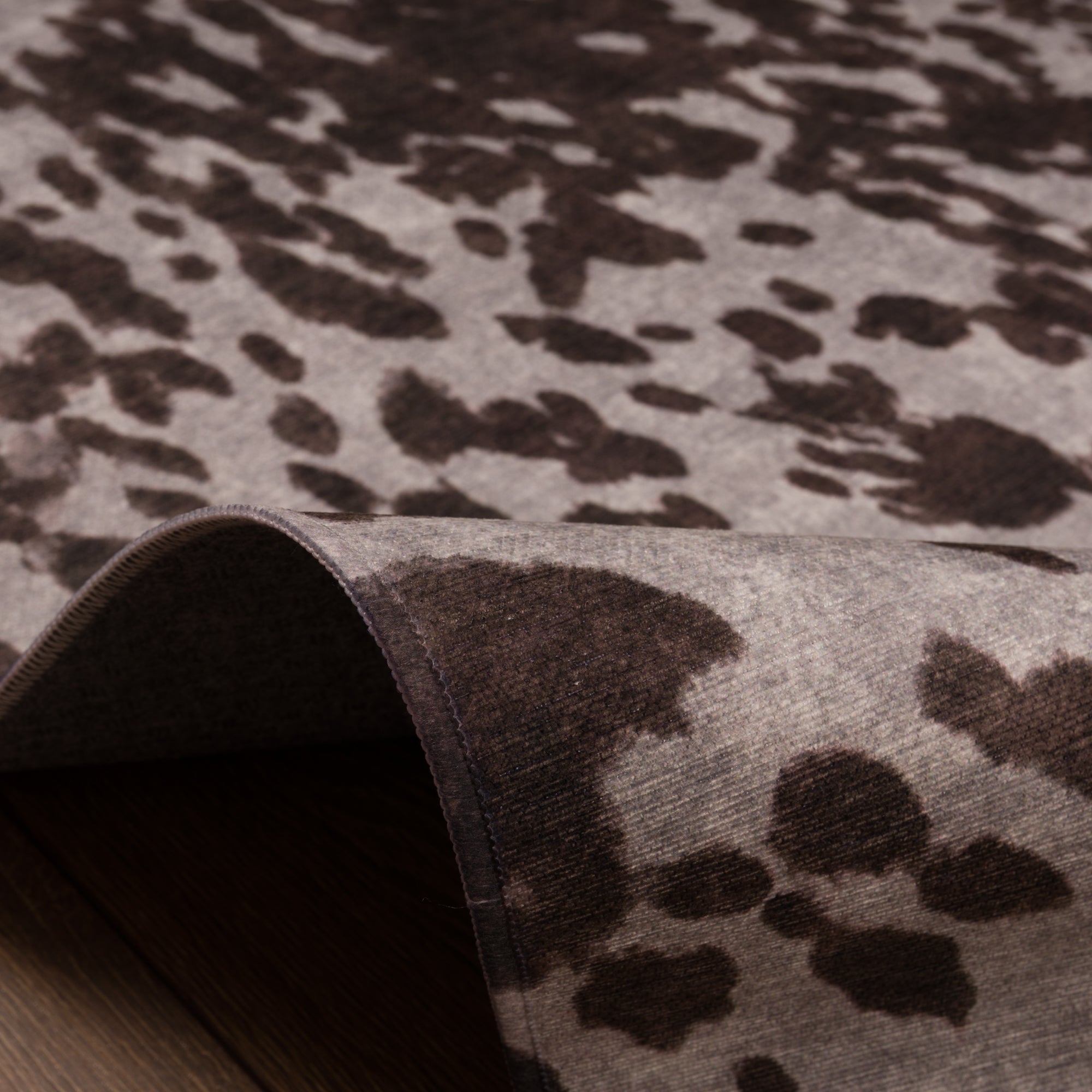 Kaia Abstrakter Tiermusterteppich