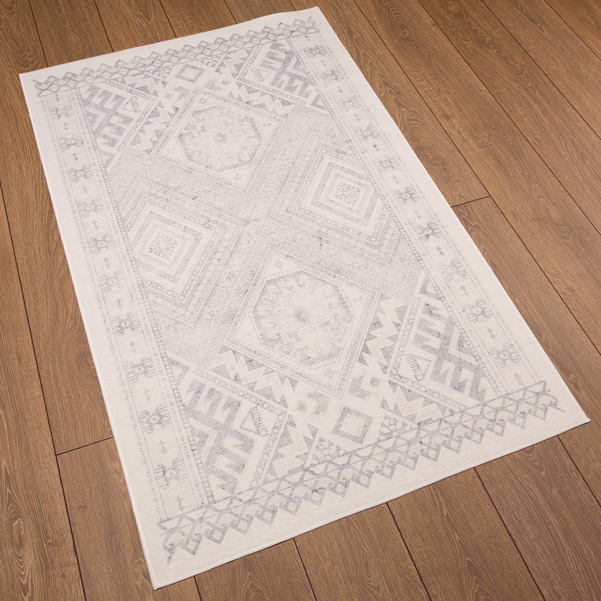 Caria Ornamentaler Medaillon-Teppich mit Stammesmotiven