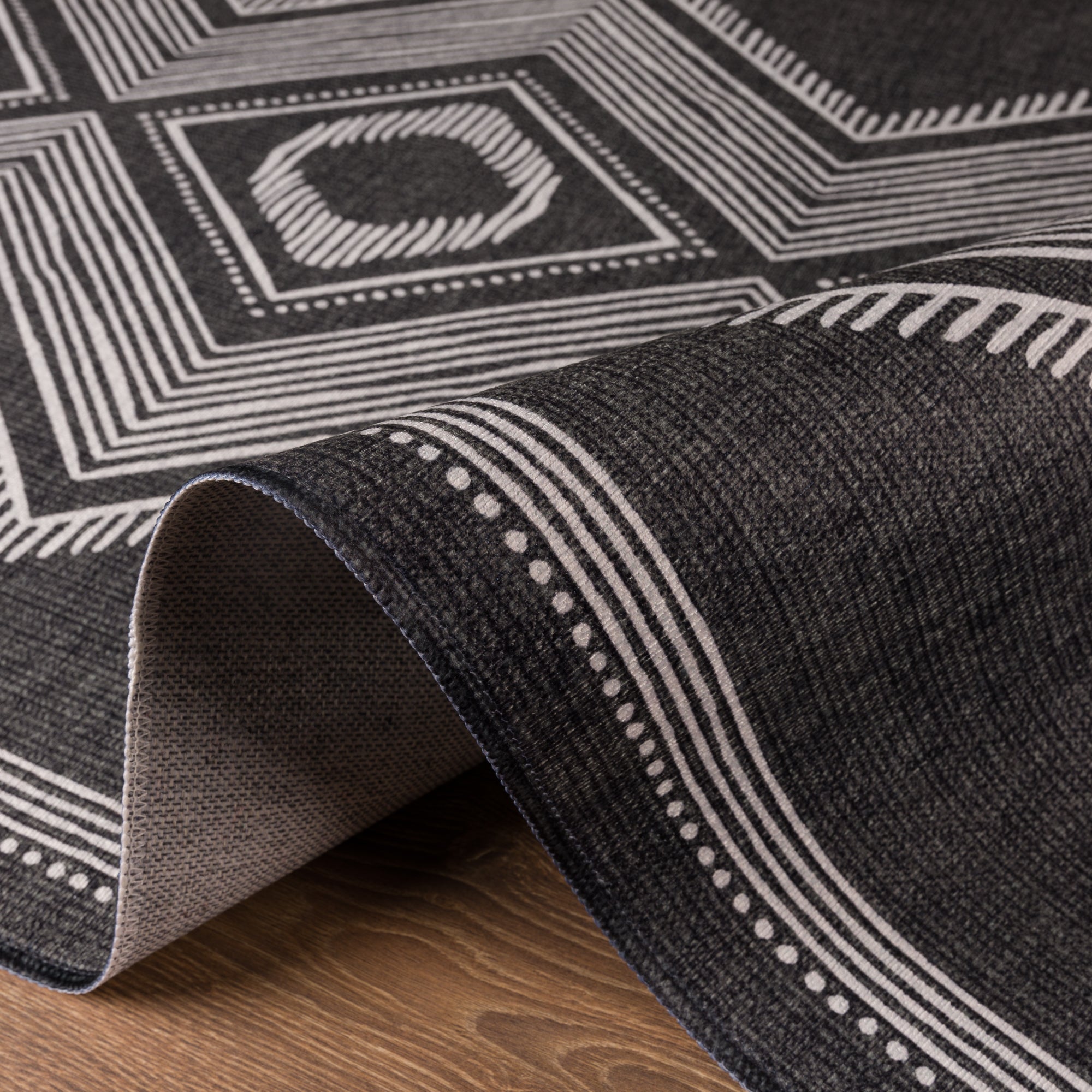 Ollie Geometric Diamond Rug