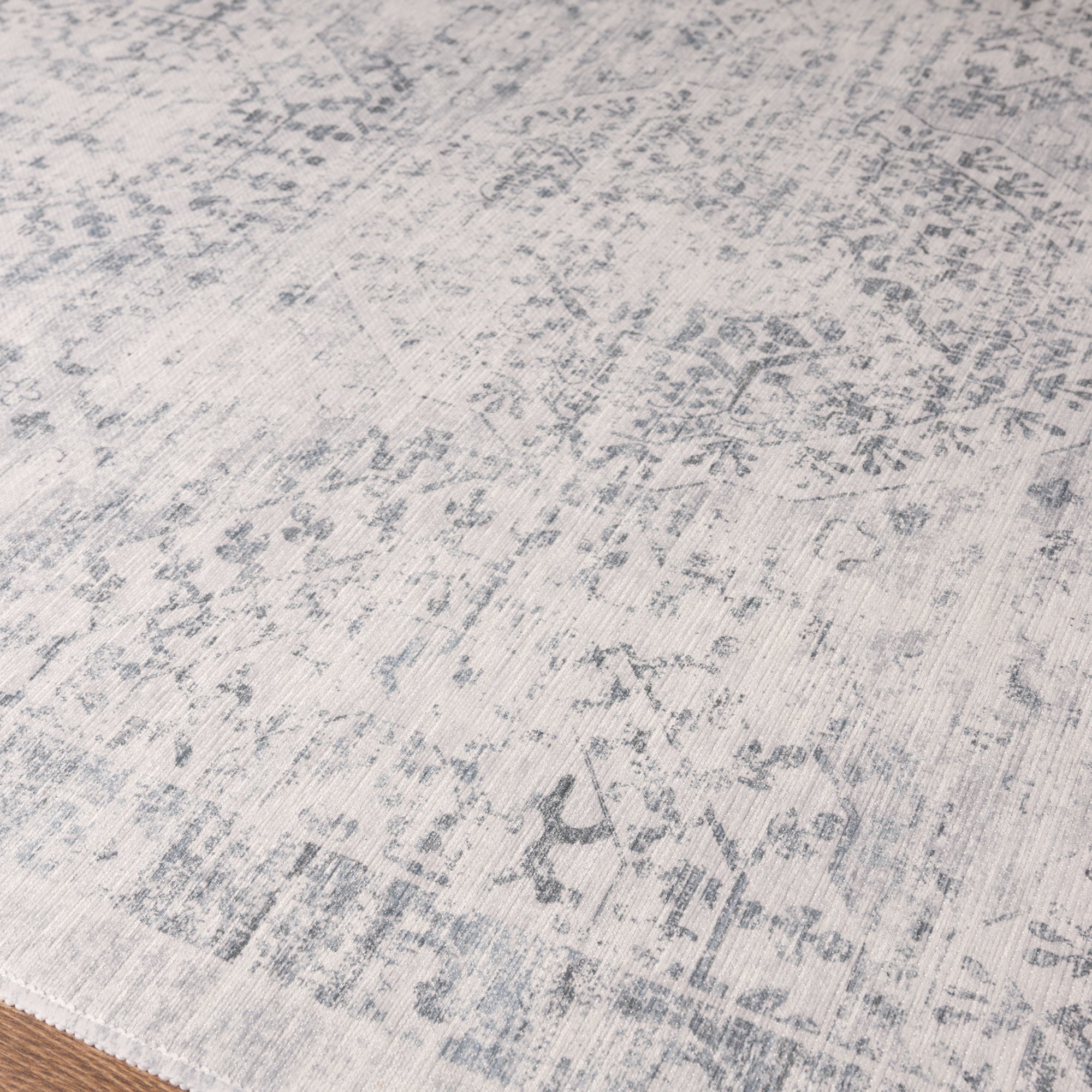 Bella Distressed Ornamental Rug