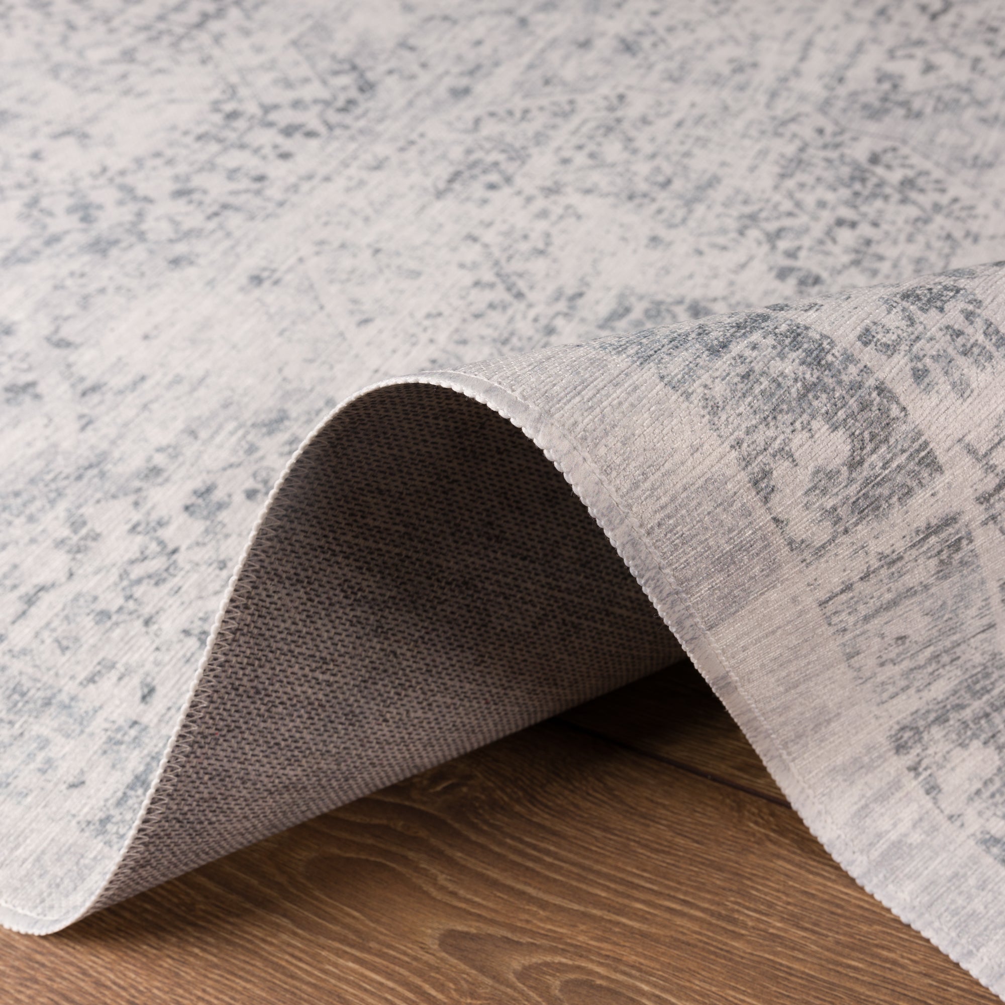Bella Distressed Ornamental Rug