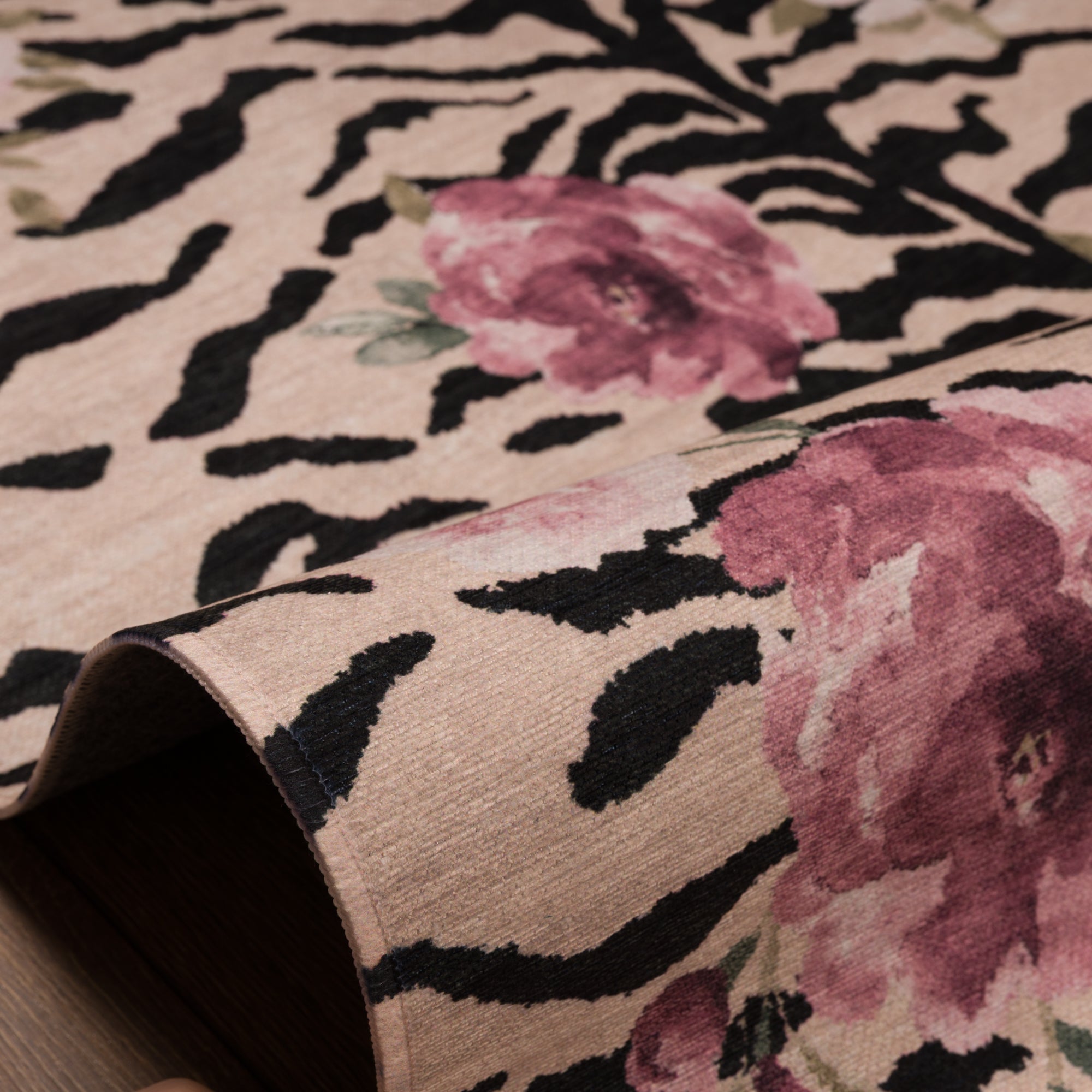 Tessa Covor cu model floral zebră