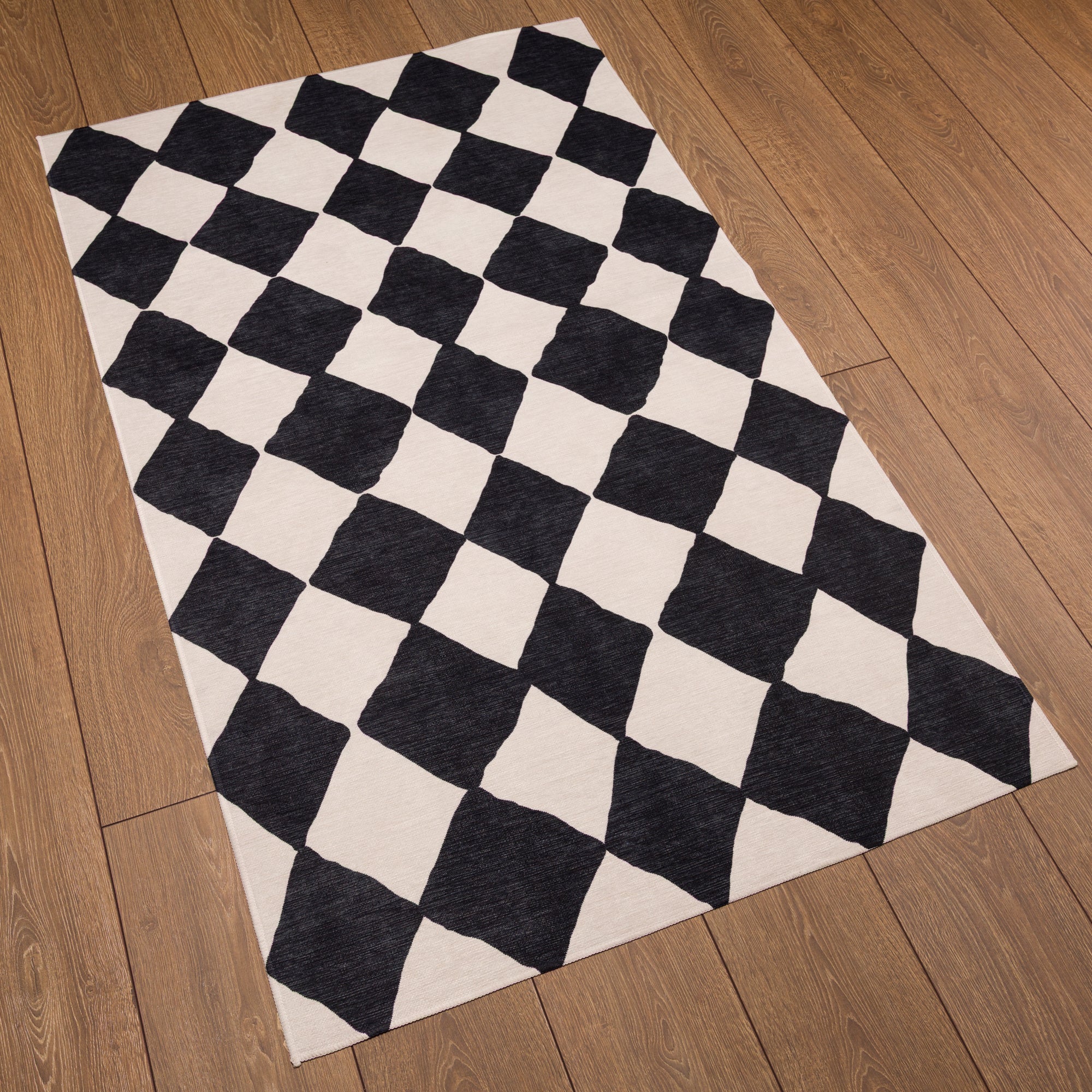 Vera Checkered Diamond Pattern Rug