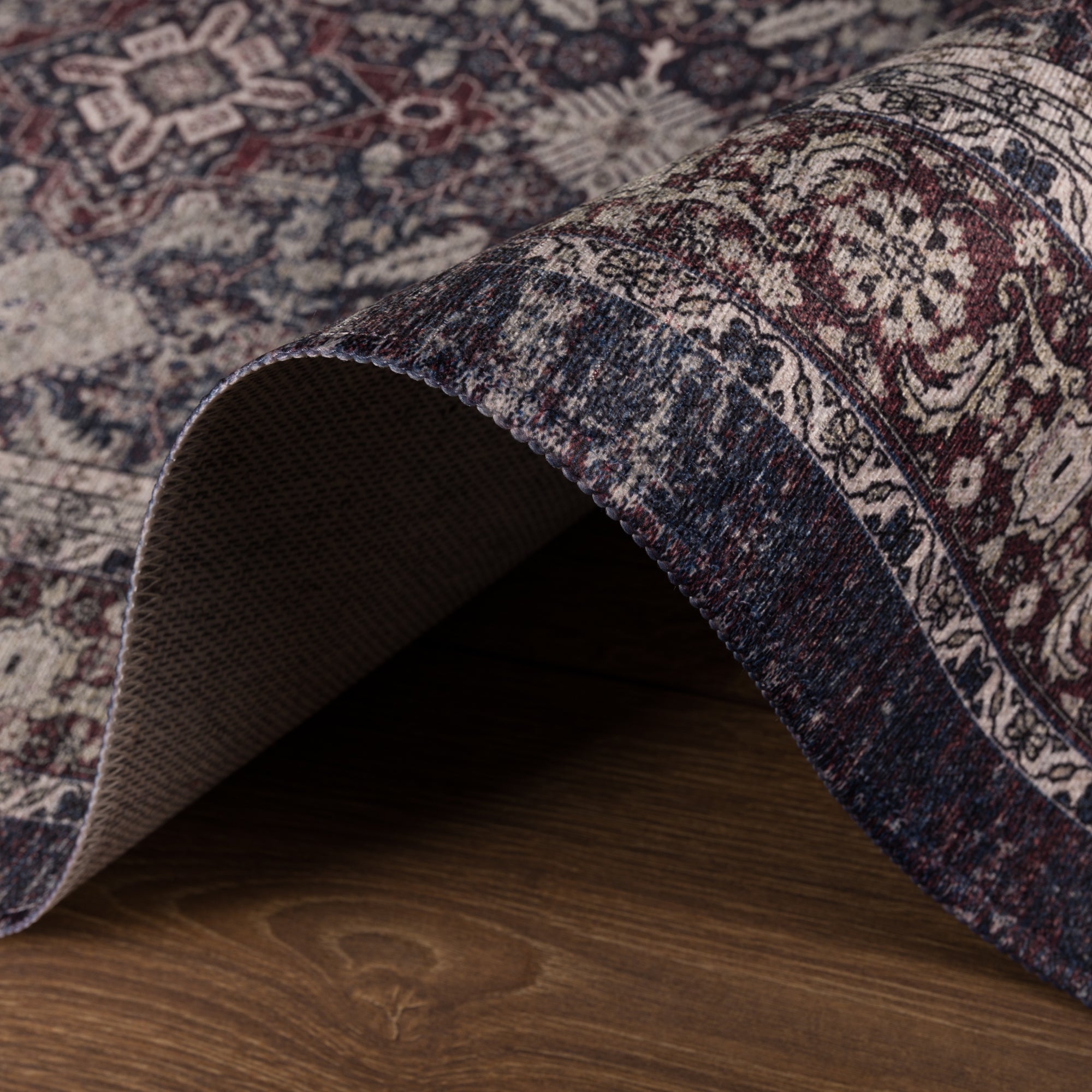 Sera Ornamental Traditional Rug