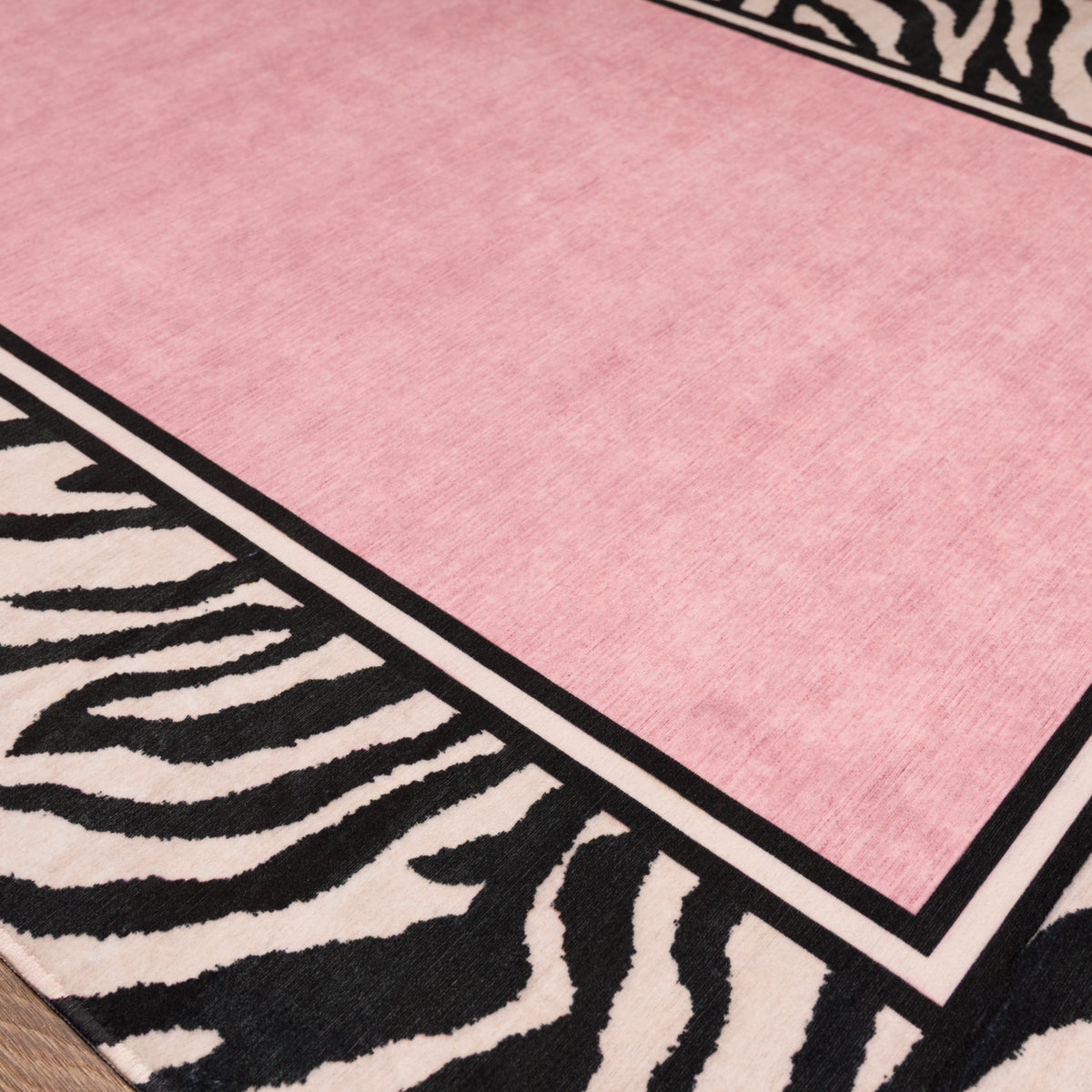 Jax Tapete em negrito com estampa de borda de zebra