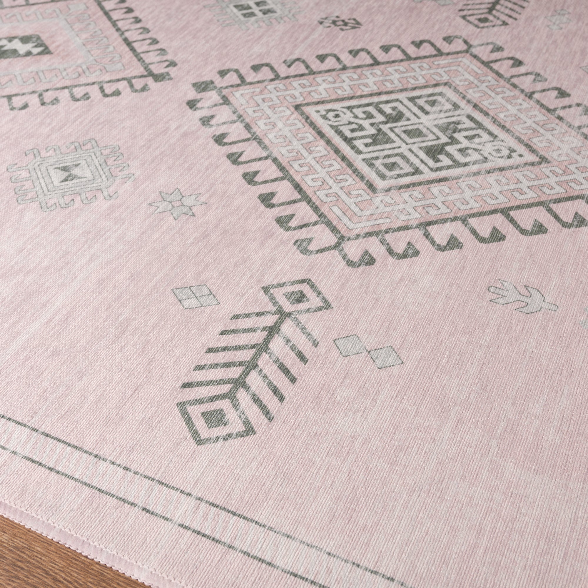 Mila Tribal Diamond Pattern Rug