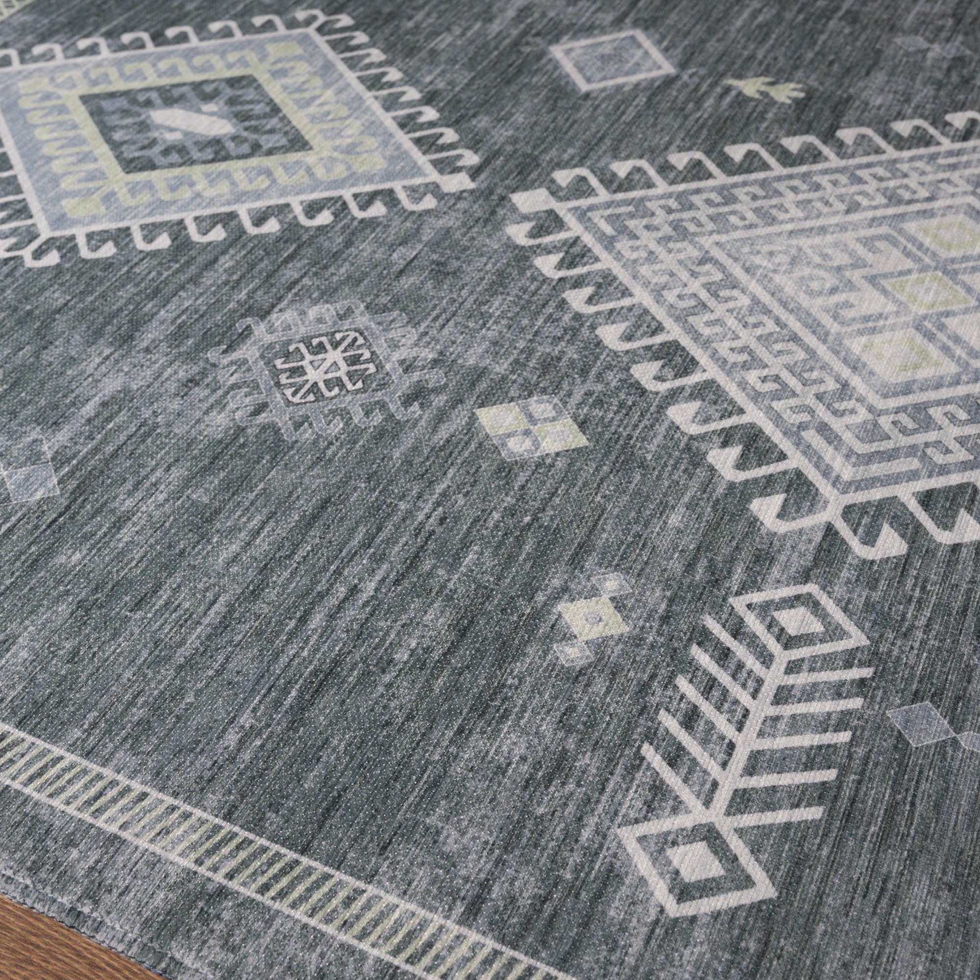 Mila Tribal Diamond Pattern Rug