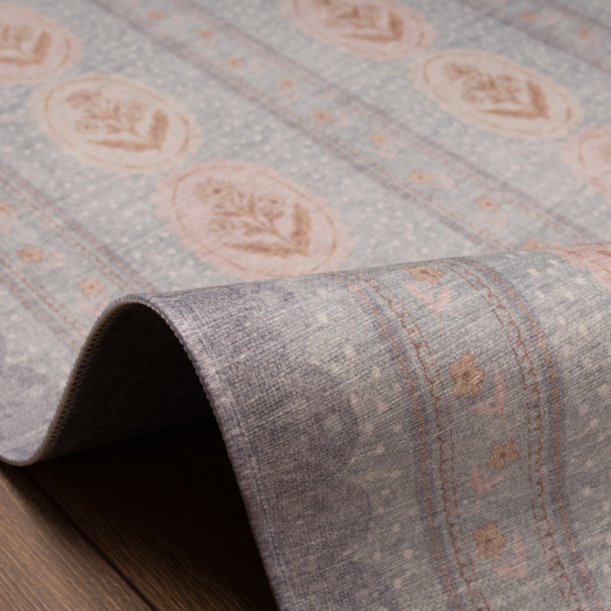 Lilia Minkštas gėlių medaliono kilimas