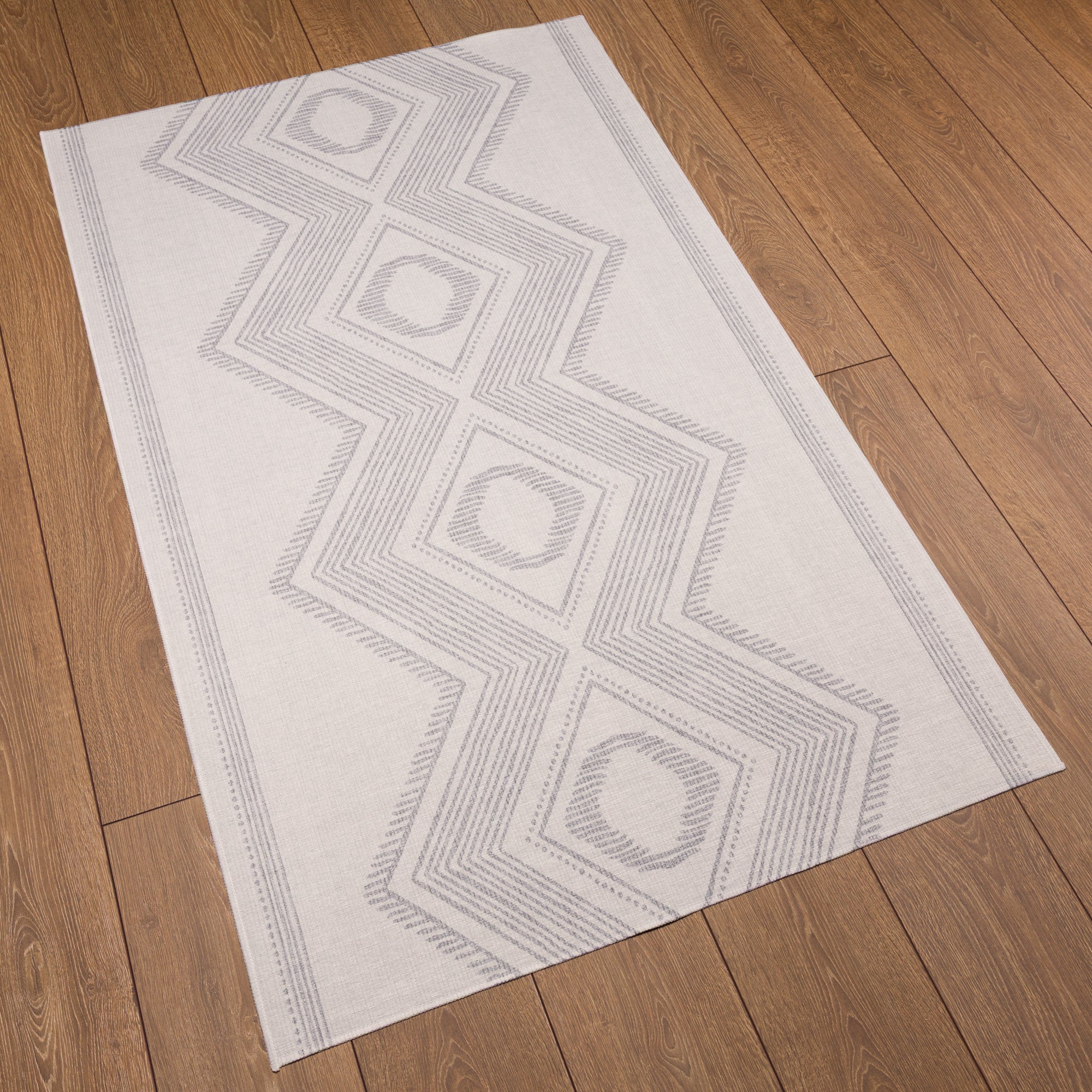 Ollie Geometric Diamond Rug