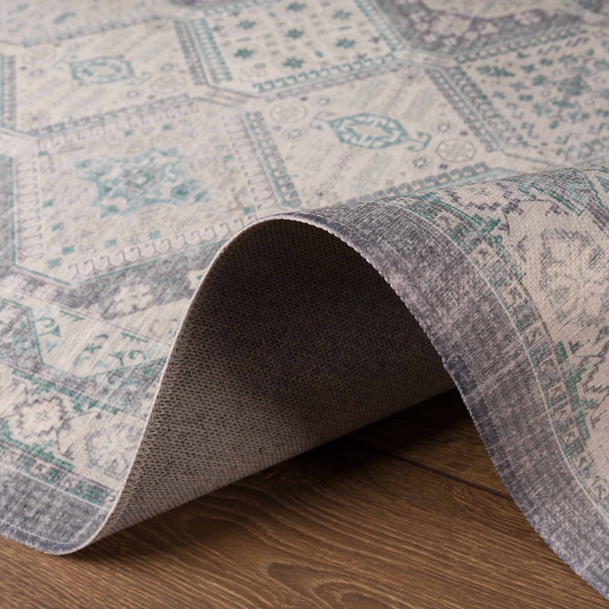 Everly Geometric Medallion Rug