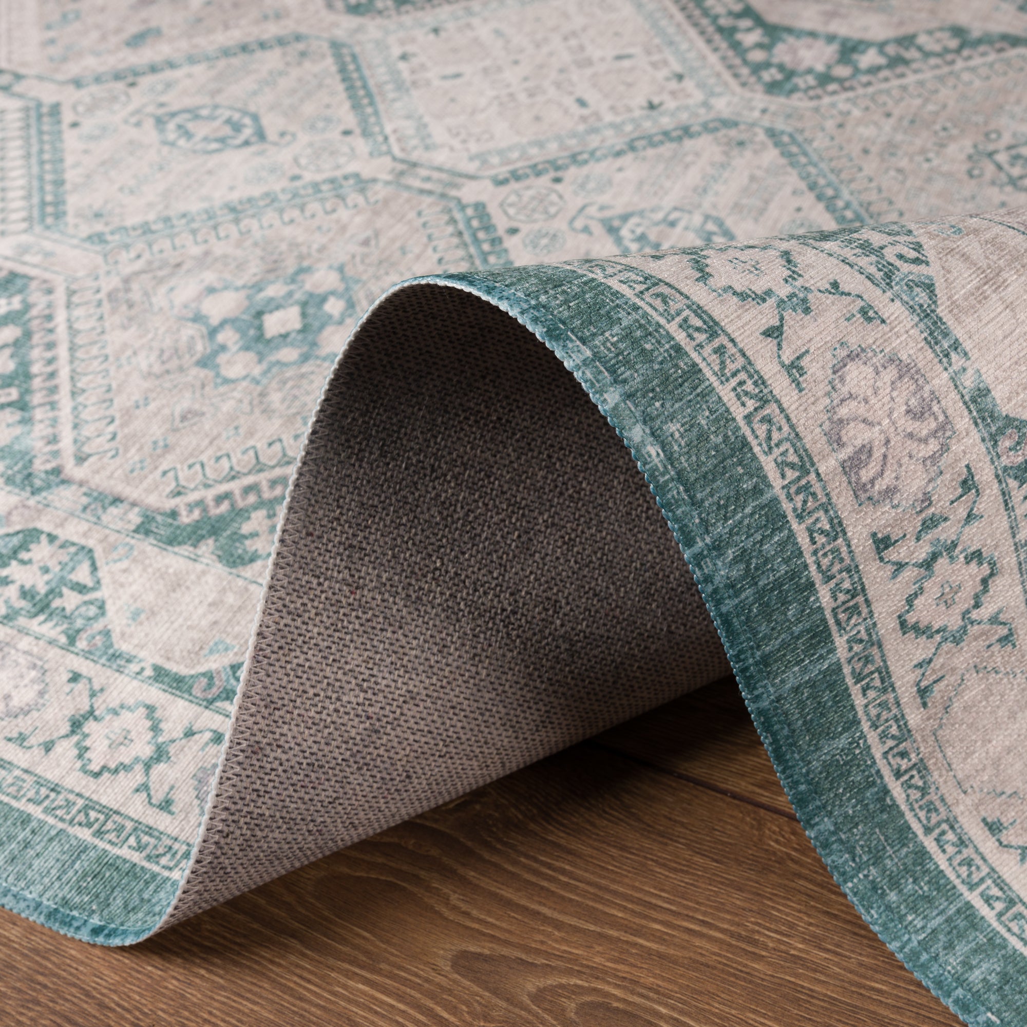 Everly Geometric Medallion Rug