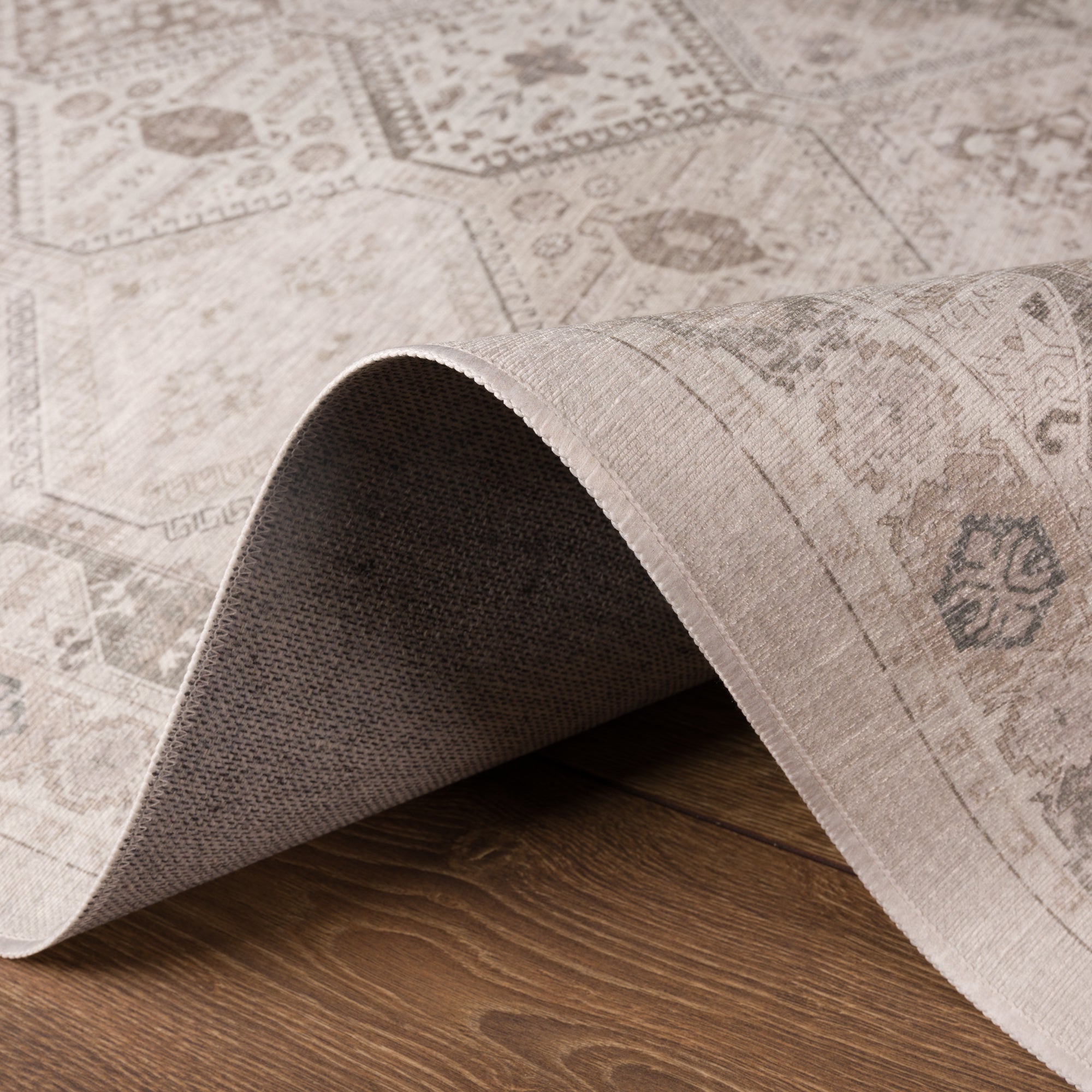Everly Geometric Medallion Rug