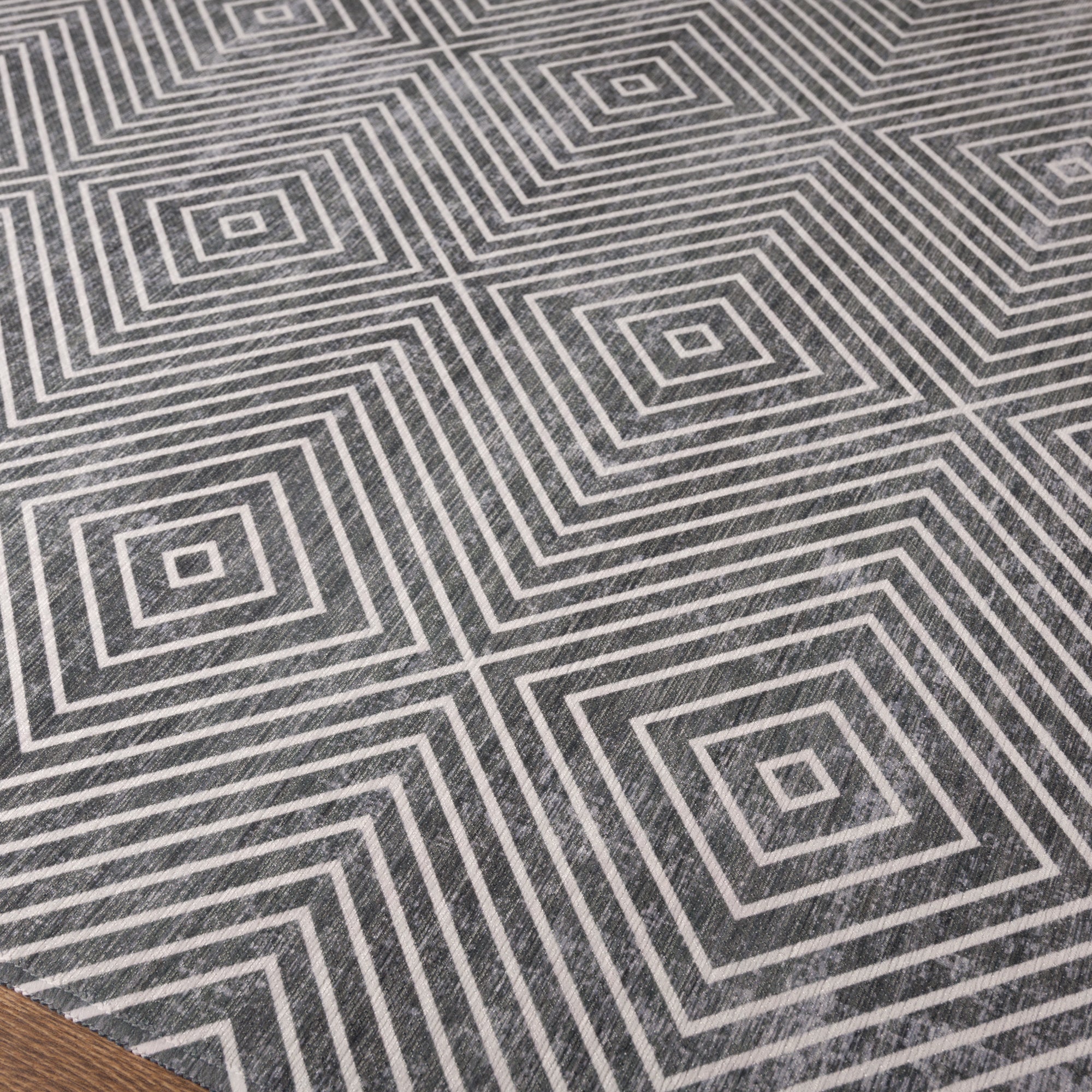 Blaze Geometric Diamond Rug