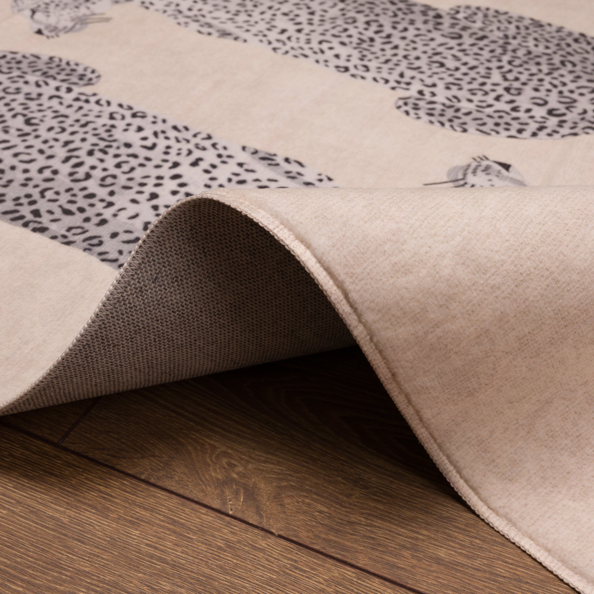 Sandy Tappeto chic con motivo leopardato