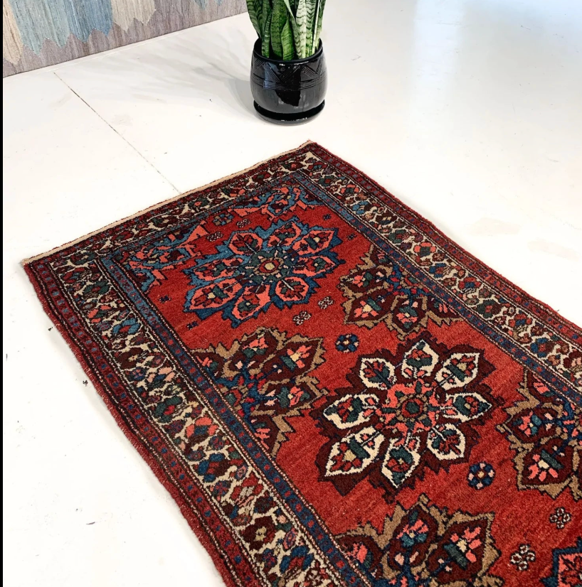 Dining Room Wall Decor: How to Match Your Art & Rug