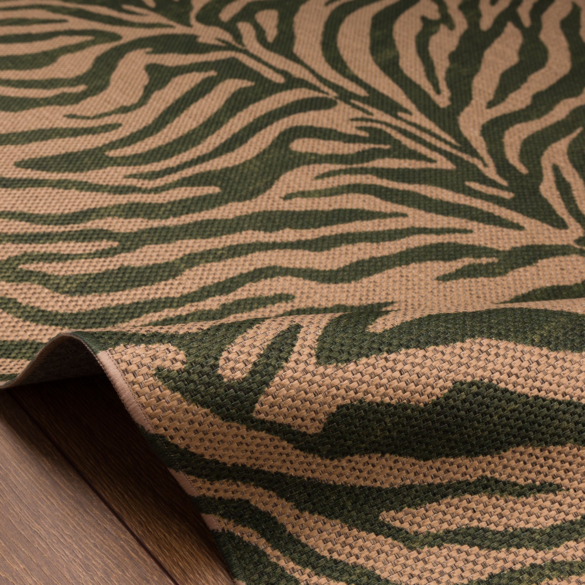 Kiley Zebra Stripe Outdoor Rug – Green