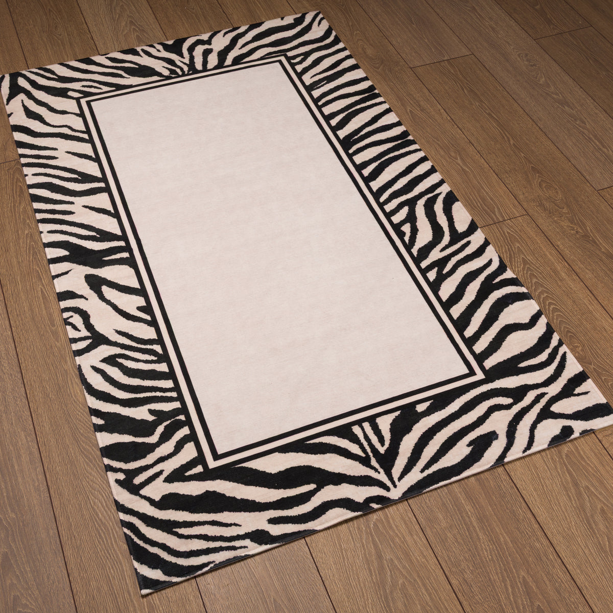 Jax Tapete em negrito com estampa de borda de zebra