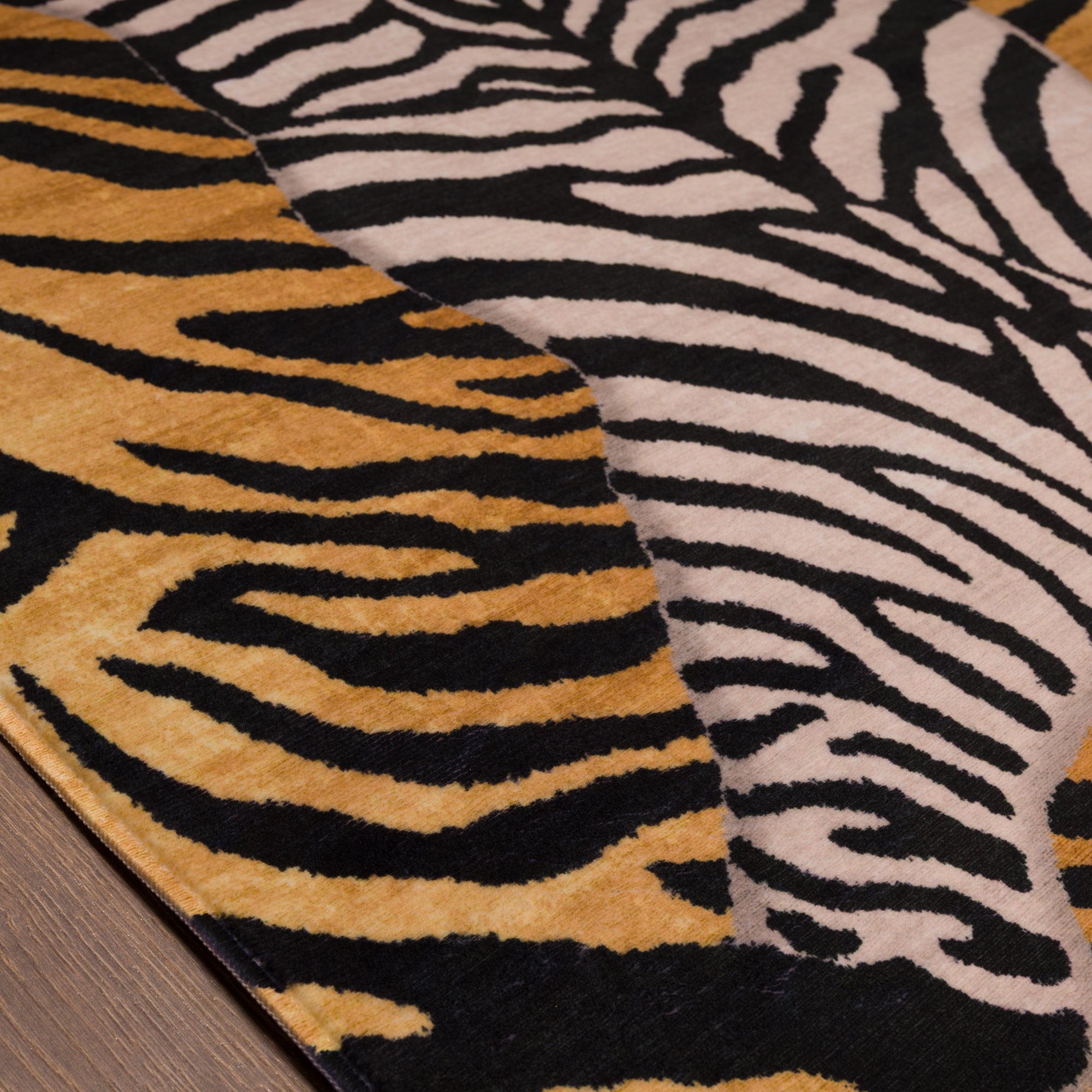 Shaye Dywan Modern Zebra Pattern