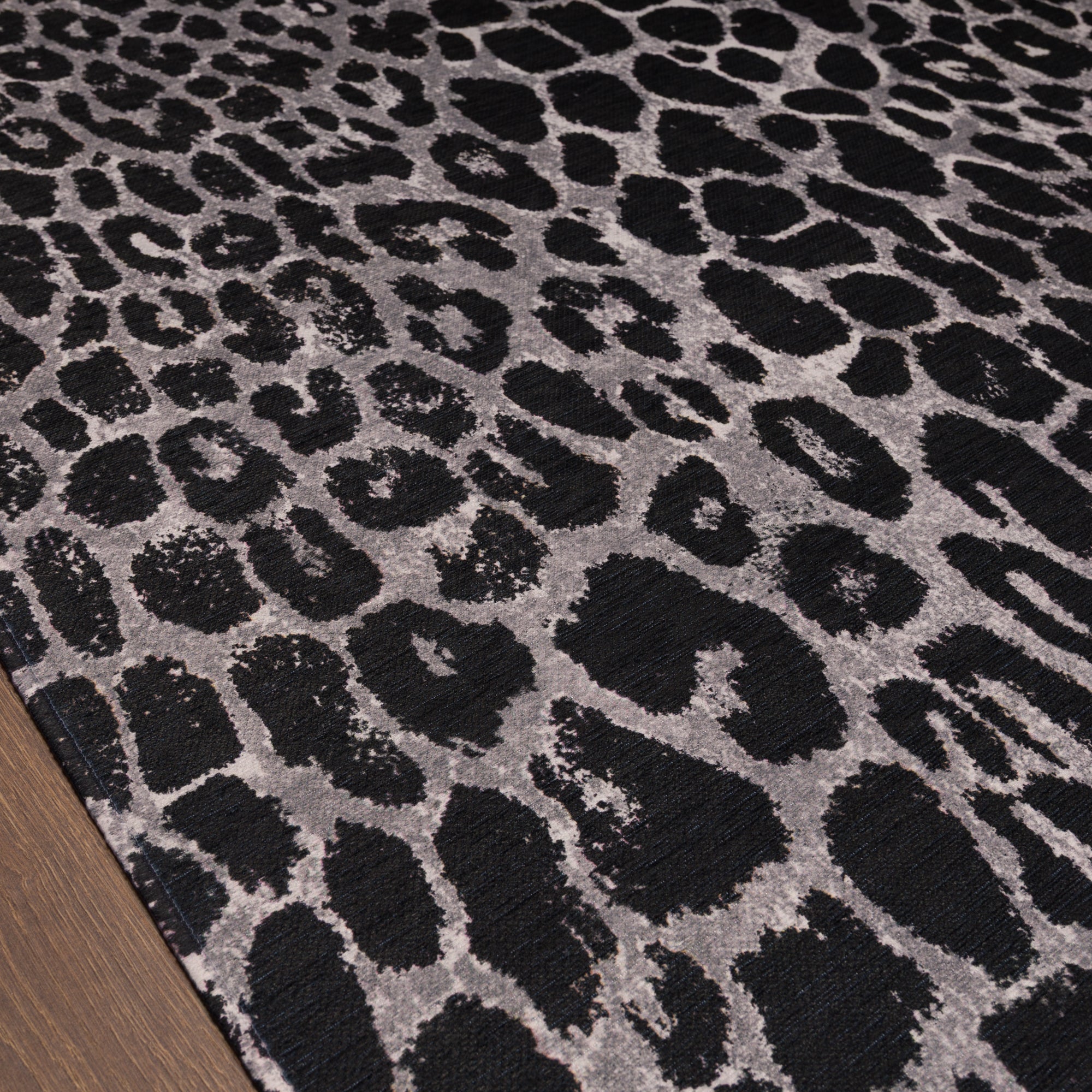 Sawyer Distressed Leopard Matta