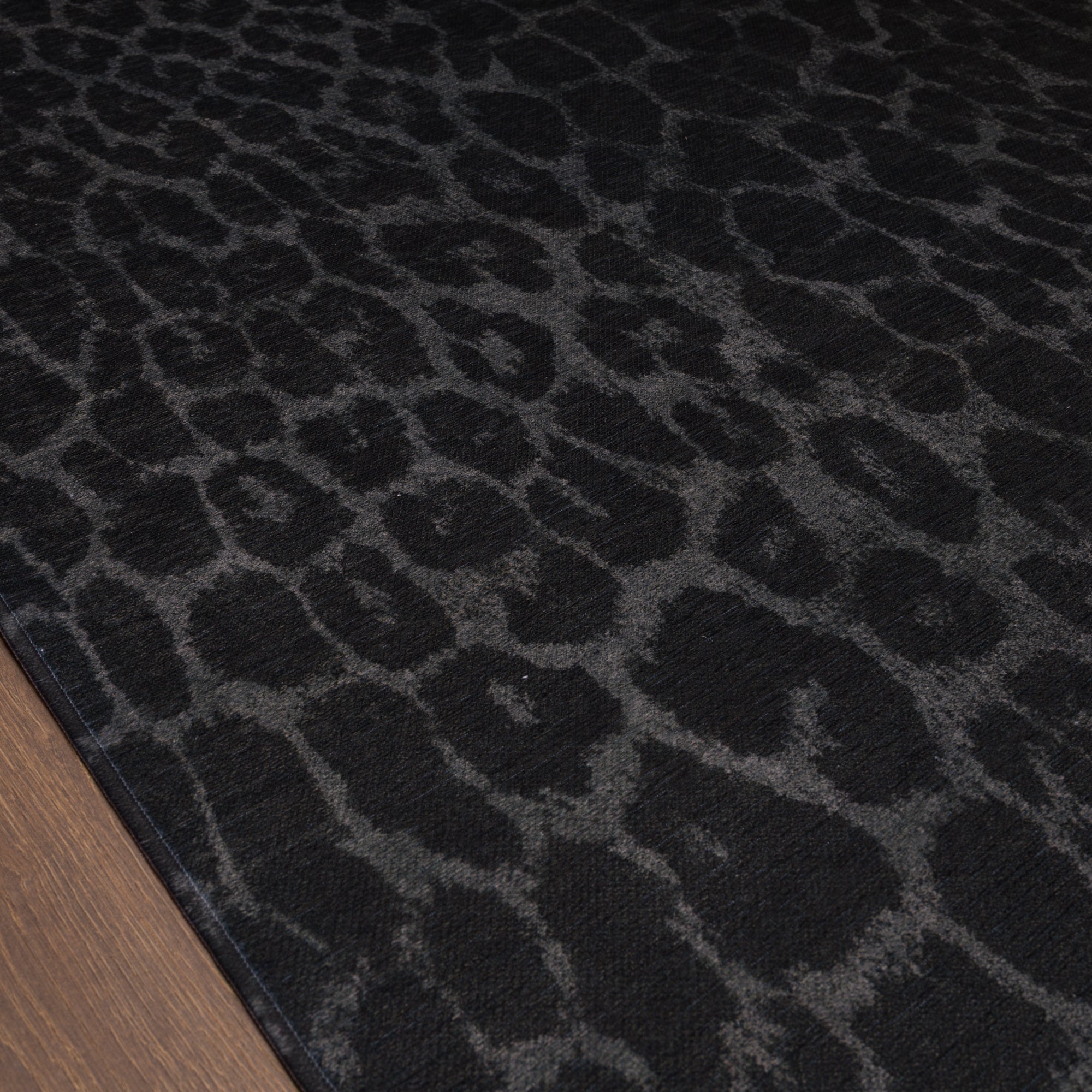 Sawyer Distressed Leopard Matta