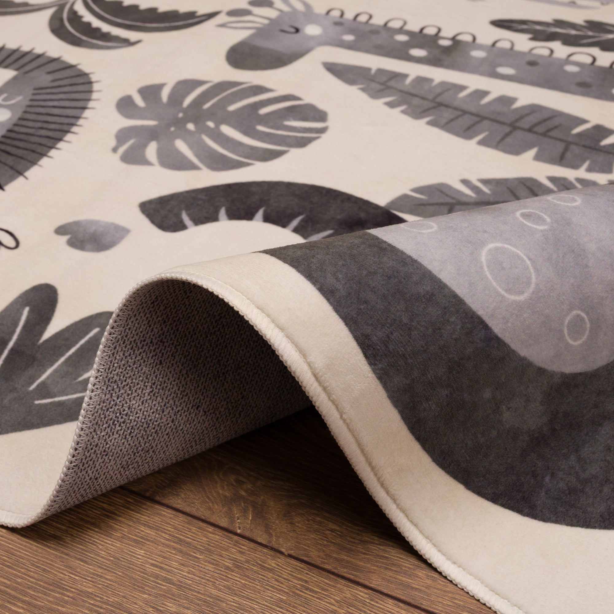 Tom Килимче за приключения в джунглата