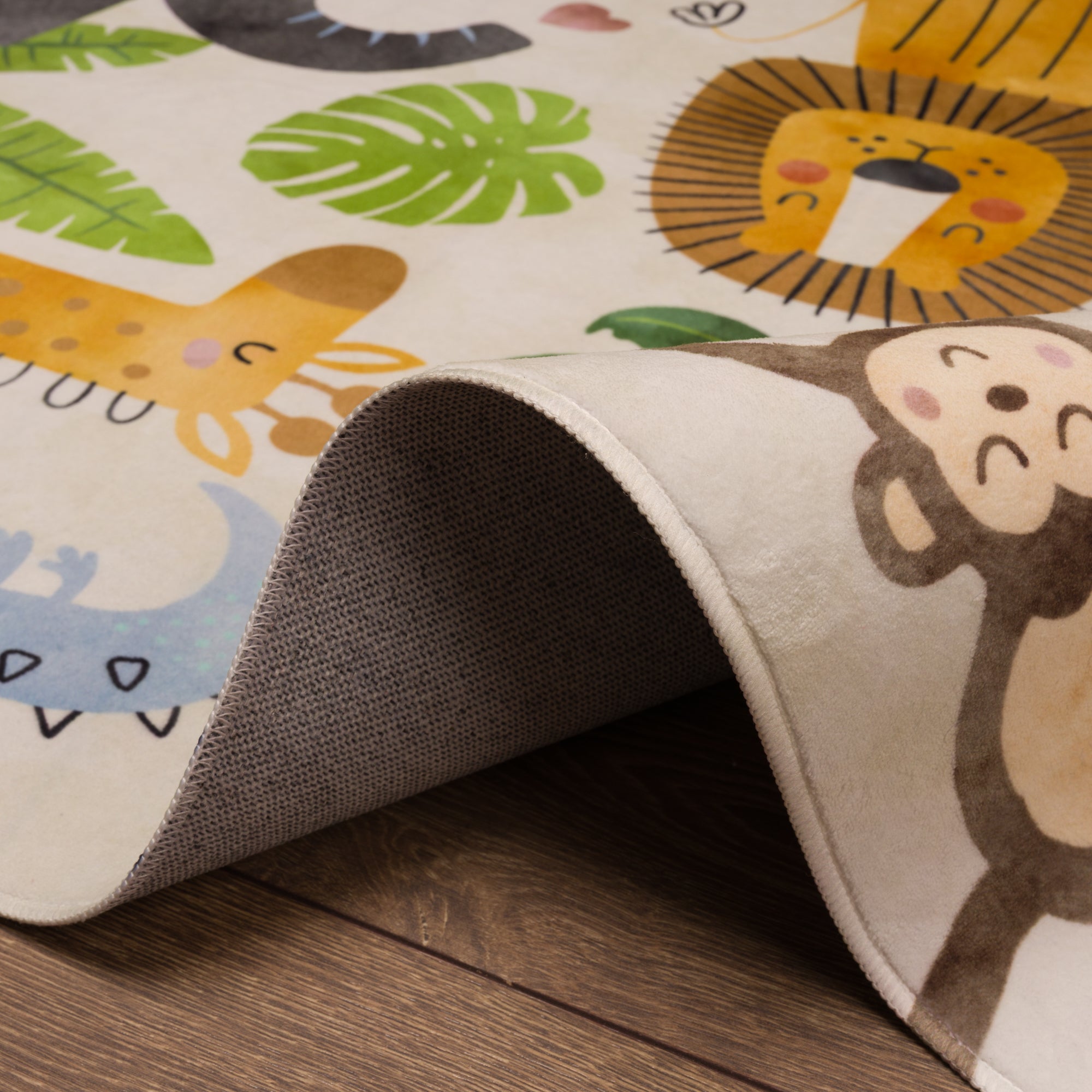 Tom Килимче за приключения в джунглата