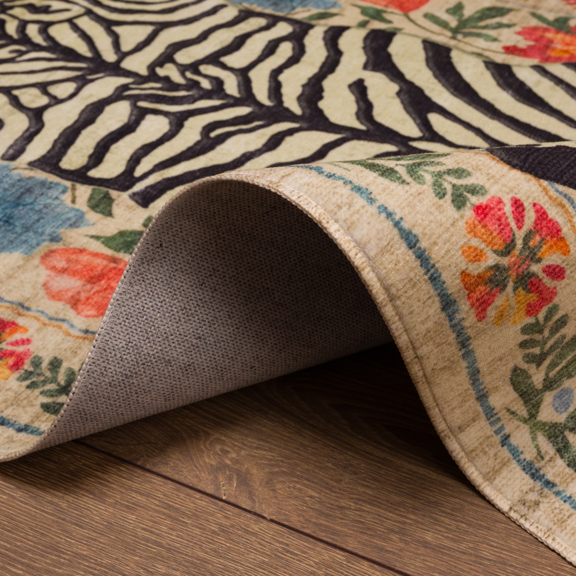 Yara Ботанически килим със зебров печат