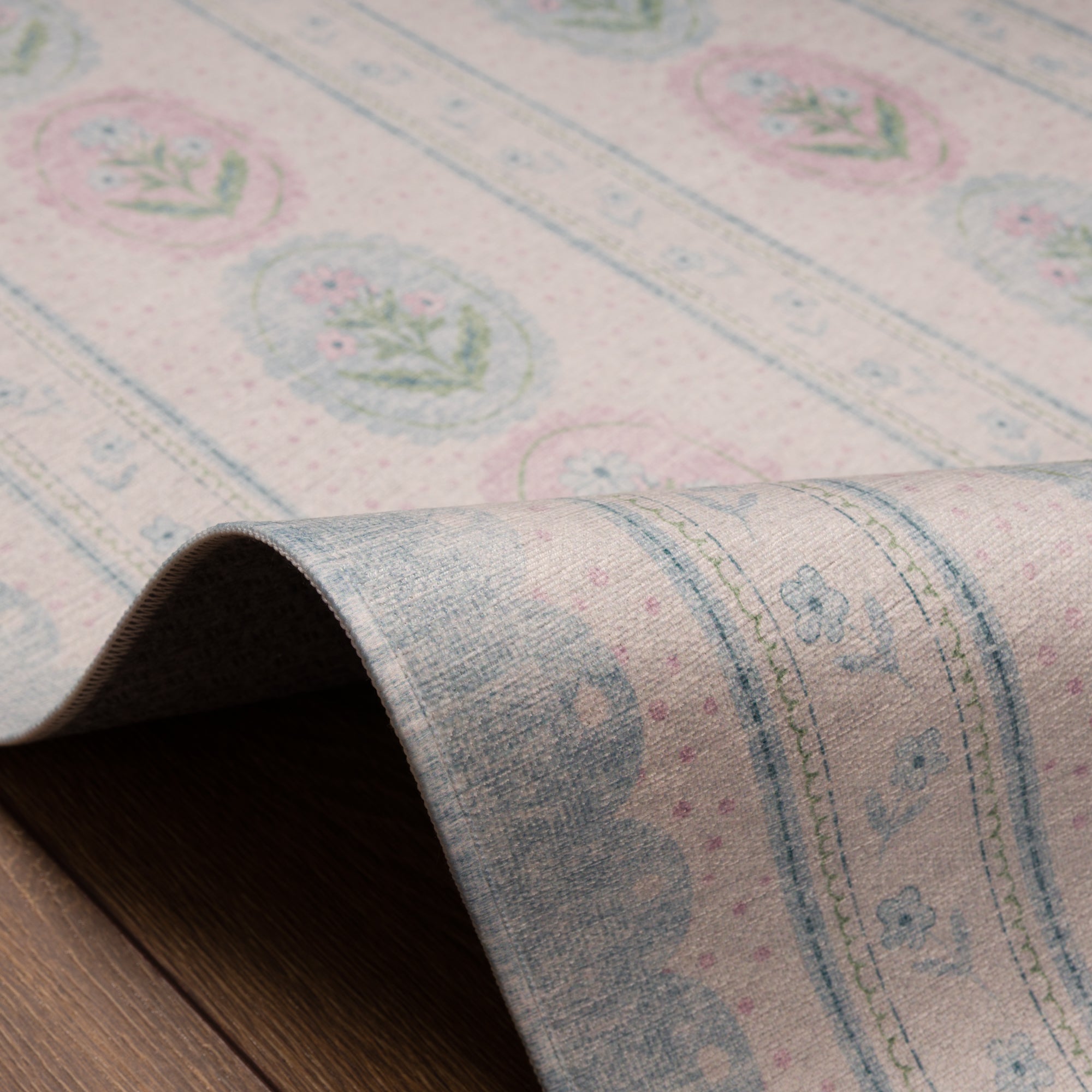 Lilia Minkštas gėlių medaliono kilimas