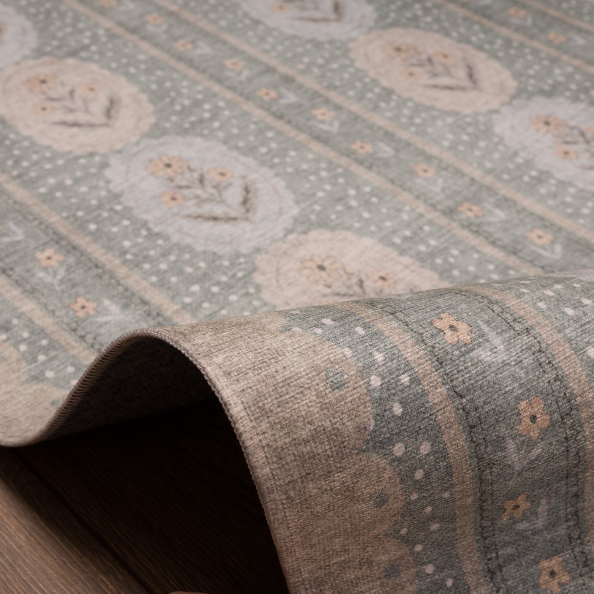 Lilia Minkštas gėlių medaliono kilimas