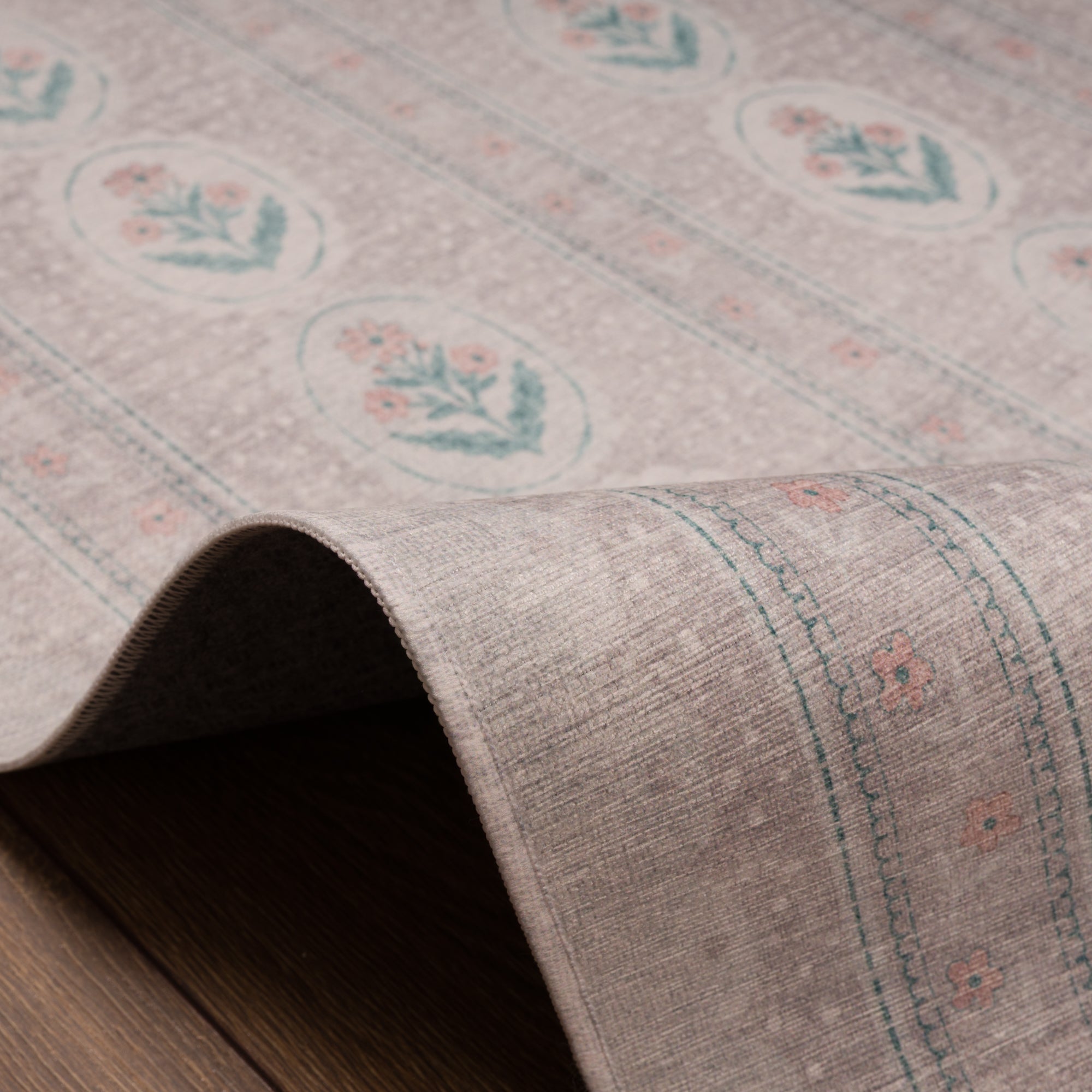 Lilia Minkštas gėlių medaliono kilimas